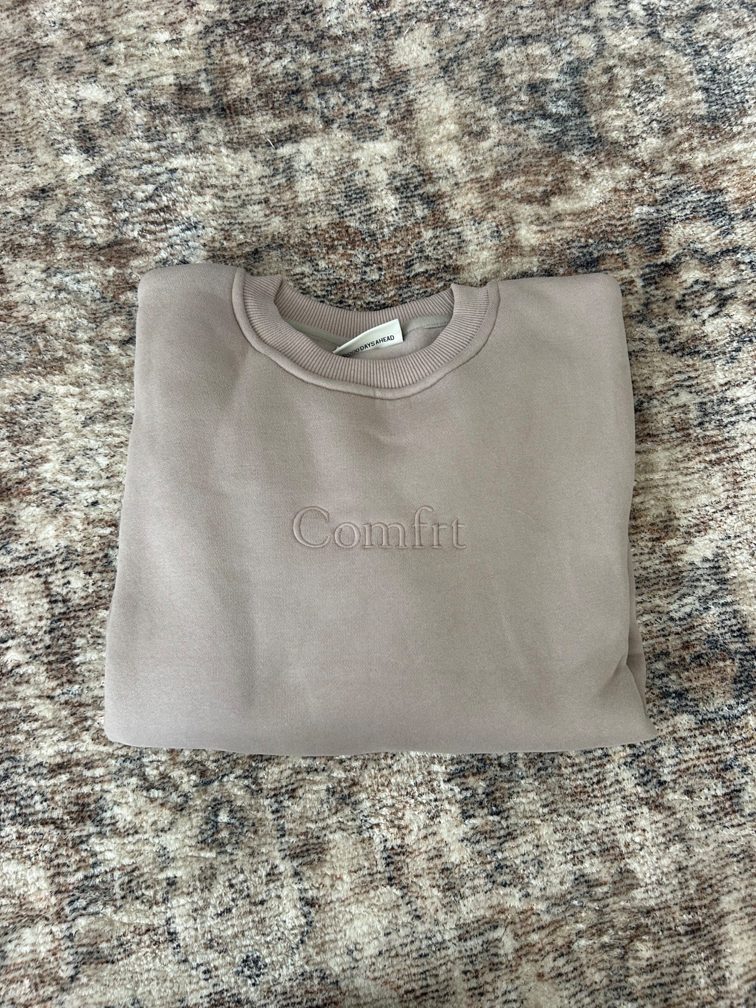 Kids Comfrt crewneck in Bark. Size Large for my 10 year old daughter. 

Gift idea
Black Friday sale
Sweatshirt
Cozy
Comfy

#liketkit
@liketk.it

#LTKGiftGuide #LTKKids #LTKSaleAlert