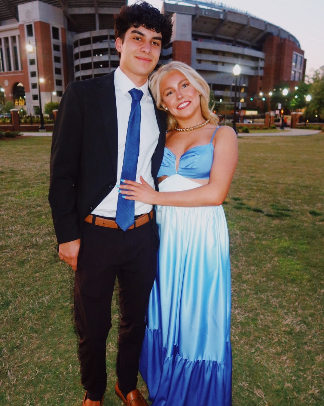 BARNYARD DRESS
FORMAL DRESS INSPO 