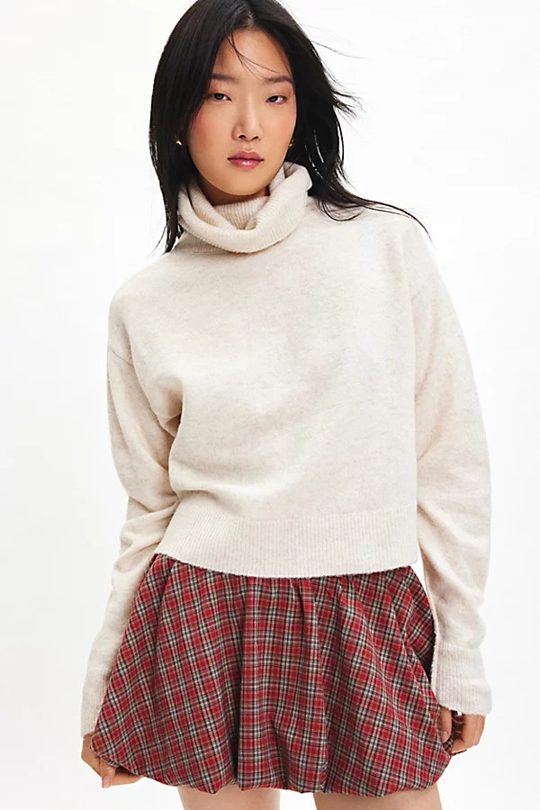 BDG Lake Cropped Turtleneck Sweater in Ivory, Women's at Urban Outfitters | Urban Outfitters (US and RoW)