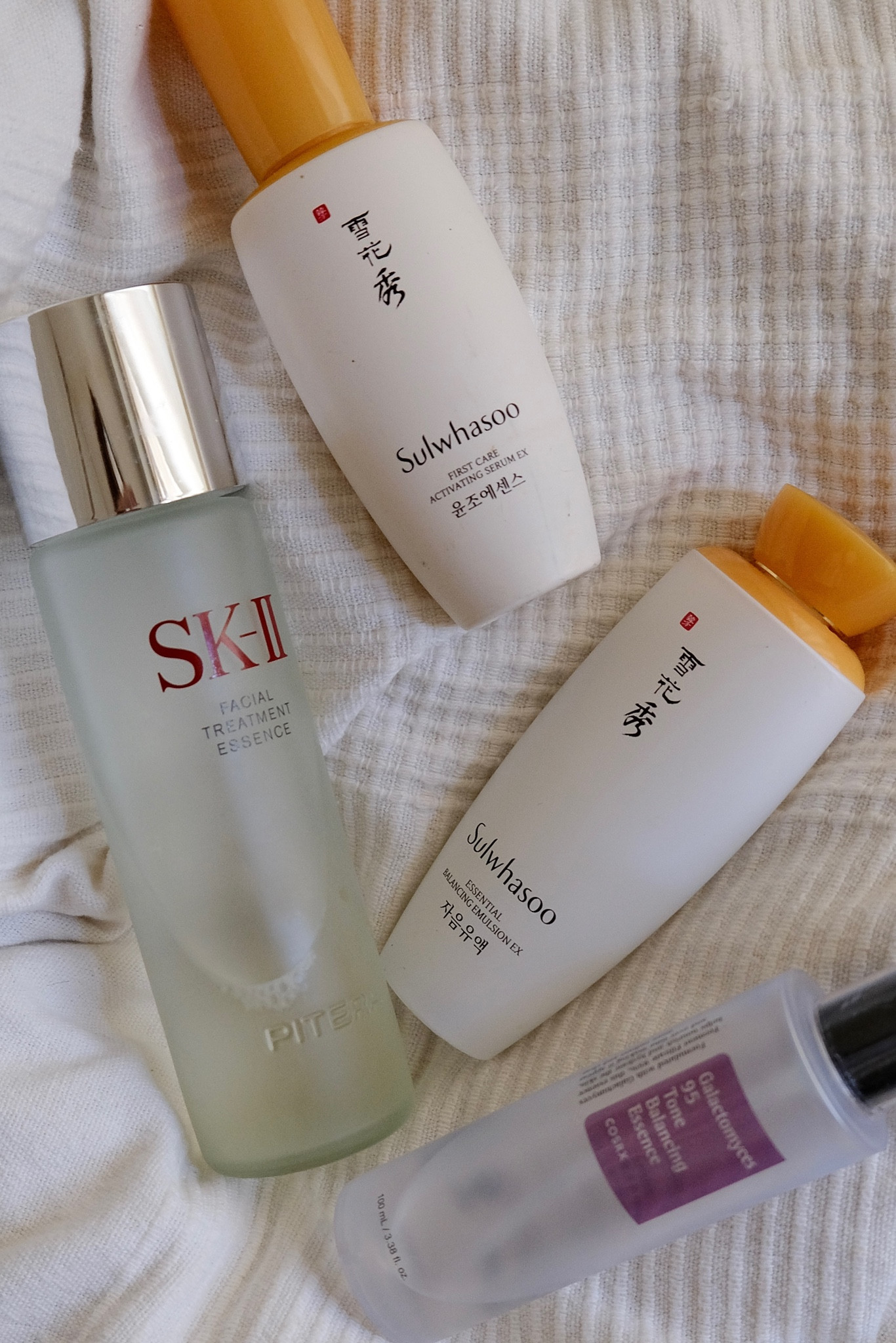 My beauty routine 

用這幾個品牌一段日子，發現膚質的確變好了。價錢不用太貴，而且給我一種很滋潤的感覺。
SkII 用作淨化，然後會搽上雪花秀first care，再是serum ，最尾是balancing emulsion. 
就是在冷氣房內也不怕。

#SKII #雪花秀 #koreanskincare #LTKunder100 #oilskin #

#LTKbeauty #LTKAsia