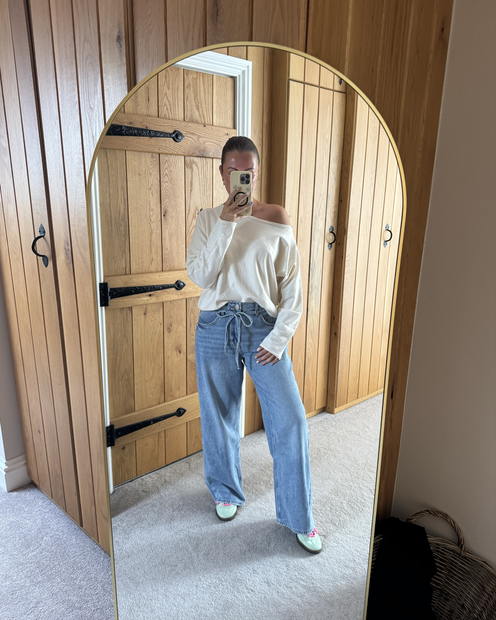 Found the perfect most COMFIEST  jeans and they are such a reasonable price! 👖🤍

Go true to size on the jeans they have a cute denim tie with them to synch the waist in. I’m wearing the ‘pale blue'

The top is gorg it’s slouched and the SOFTEST material, it comes up oversized so size down 🤍🧺 


#LTKeurope #LTKuk #LTKautumn