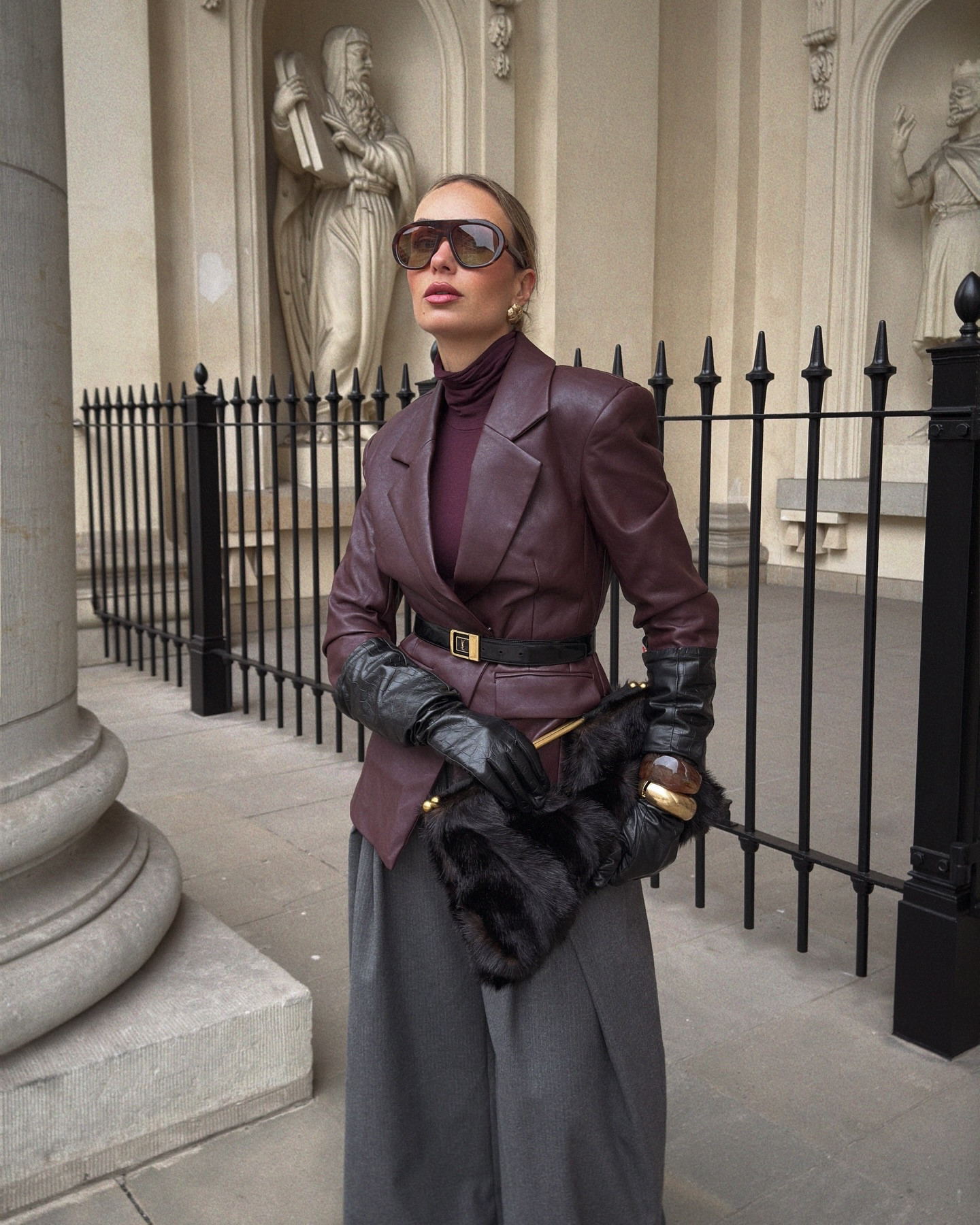 Fit of the day: yes/no?✨ Ich liebe gerade alle Jacken mit Schulterpolstern, ihr auch?🥹
.
.
#ootd #fashion #berlinblogger #outfitinspo #streetstyle