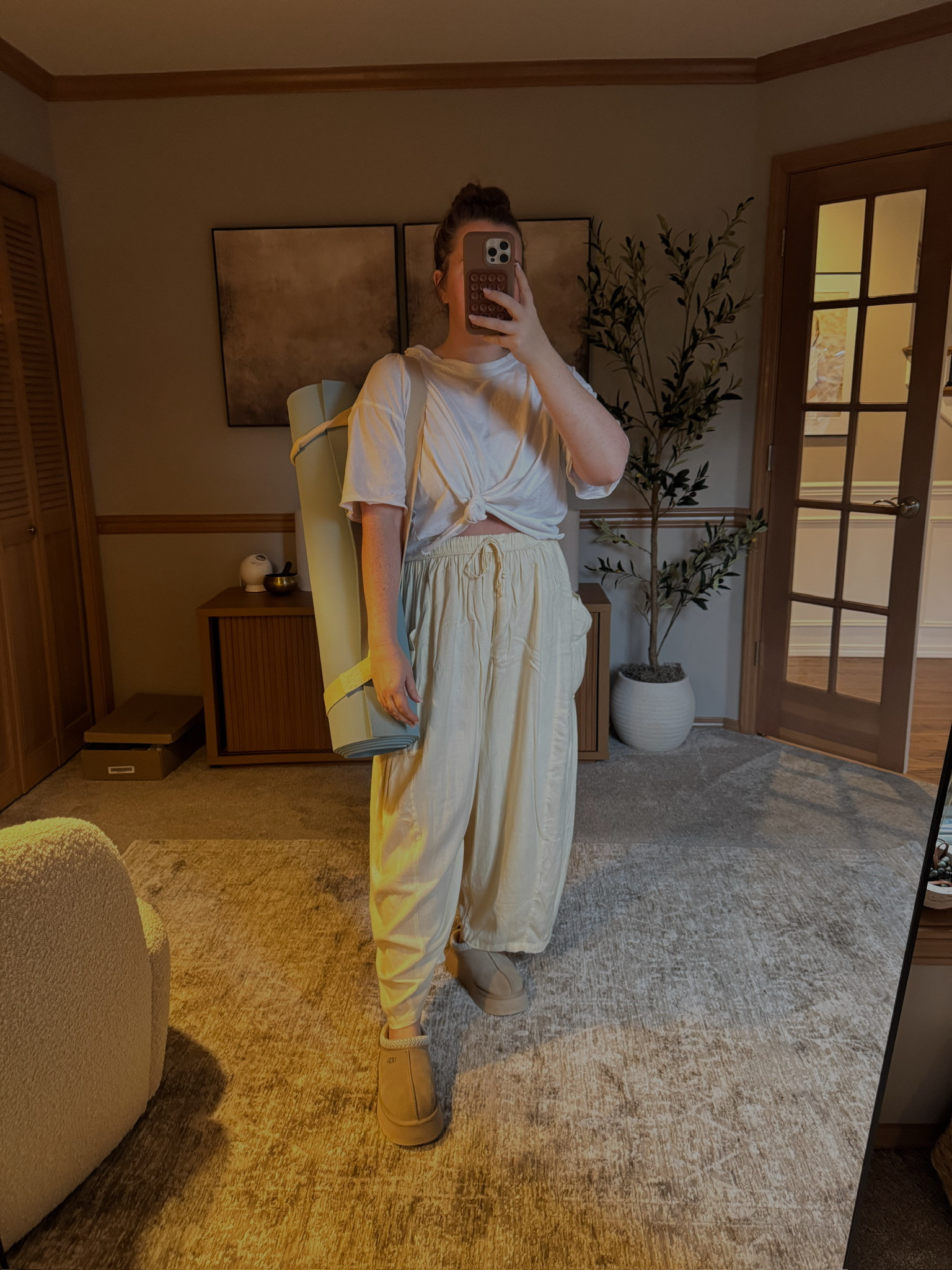 Mid size Free People Yin Yoga OOTD 🧘‍♀️ I'm wearing a medium in both the top and bottoms.  

 #LTKActive #LTKMidsize #LTKFindsUnder100