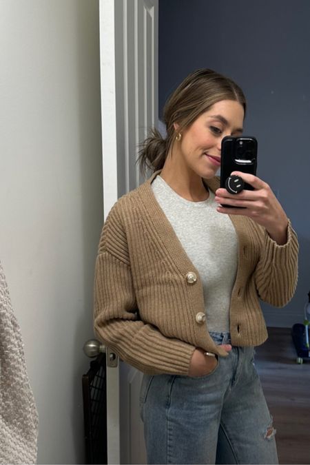 Casual little neutral outfit - chunky cardigan outfits - capsule wardrobe 

#LTKSeasonal #LTKstyletip