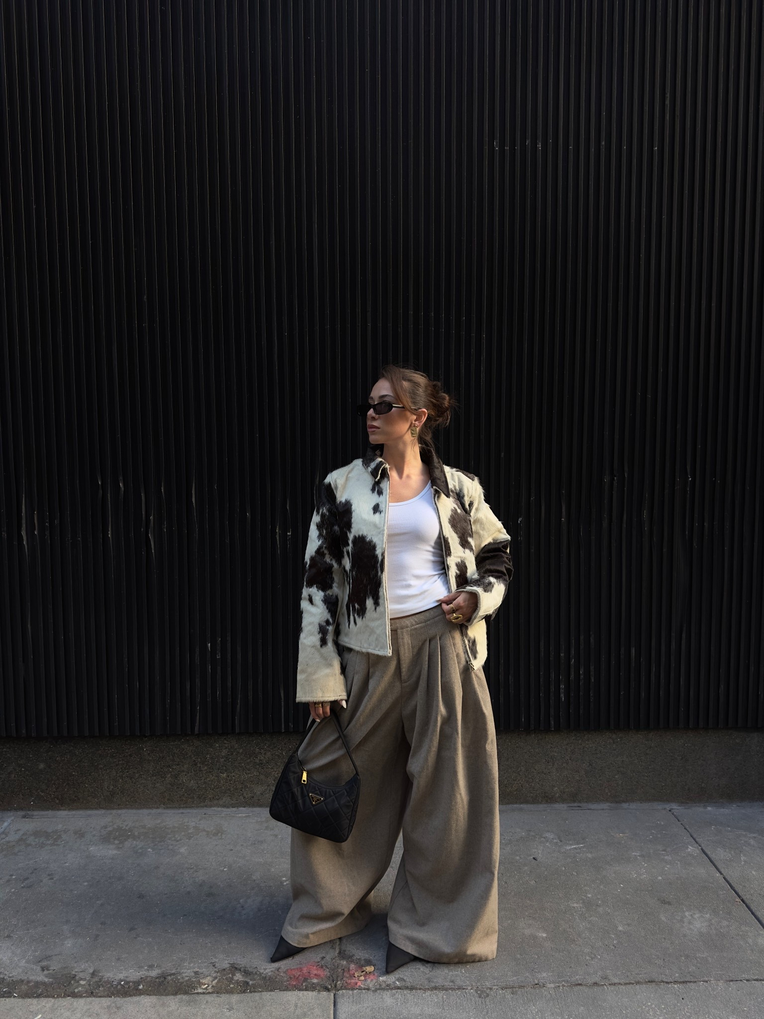Jacket - maison essentiele (classic leather jacket)
Trousers - Klint Studio (ellinor wide leg trousers)
