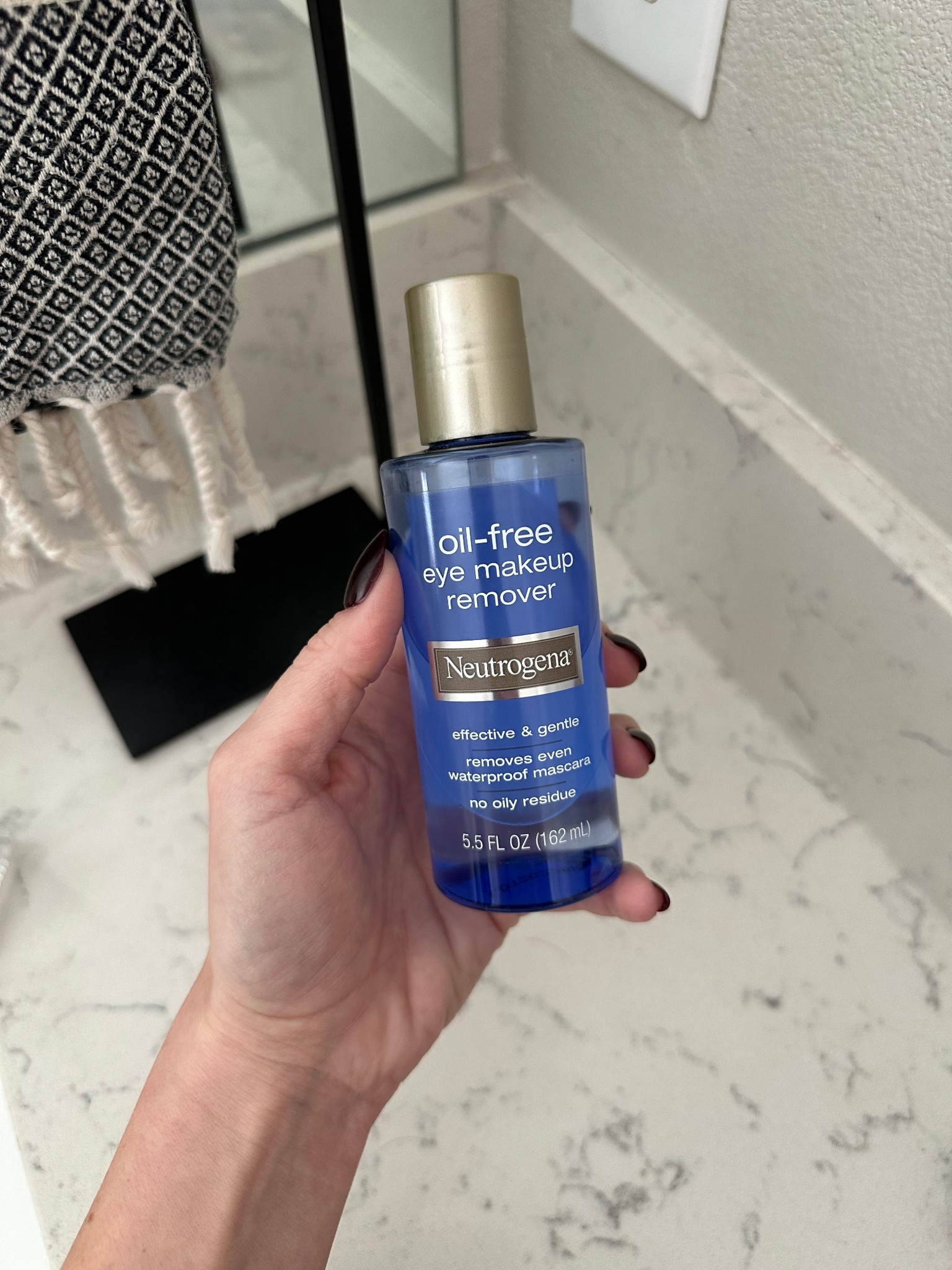 Super gentle makeup remover I’ve been using since last year ! This is my 3rd bottle. Non greasy & removes EVERYTHING! @neutrogena