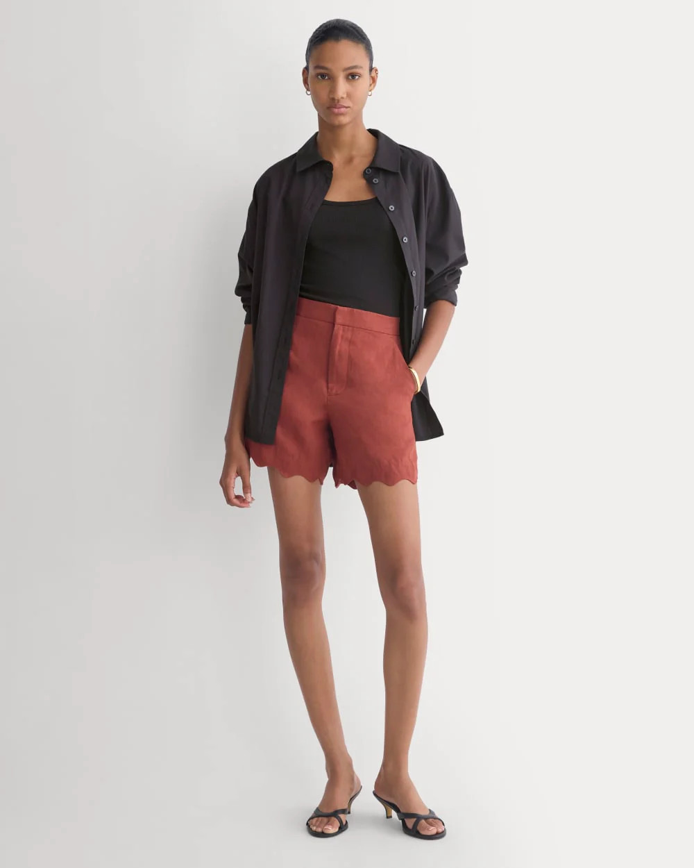 Scalloped Edge Short in Linen | Henna Red | Everlane