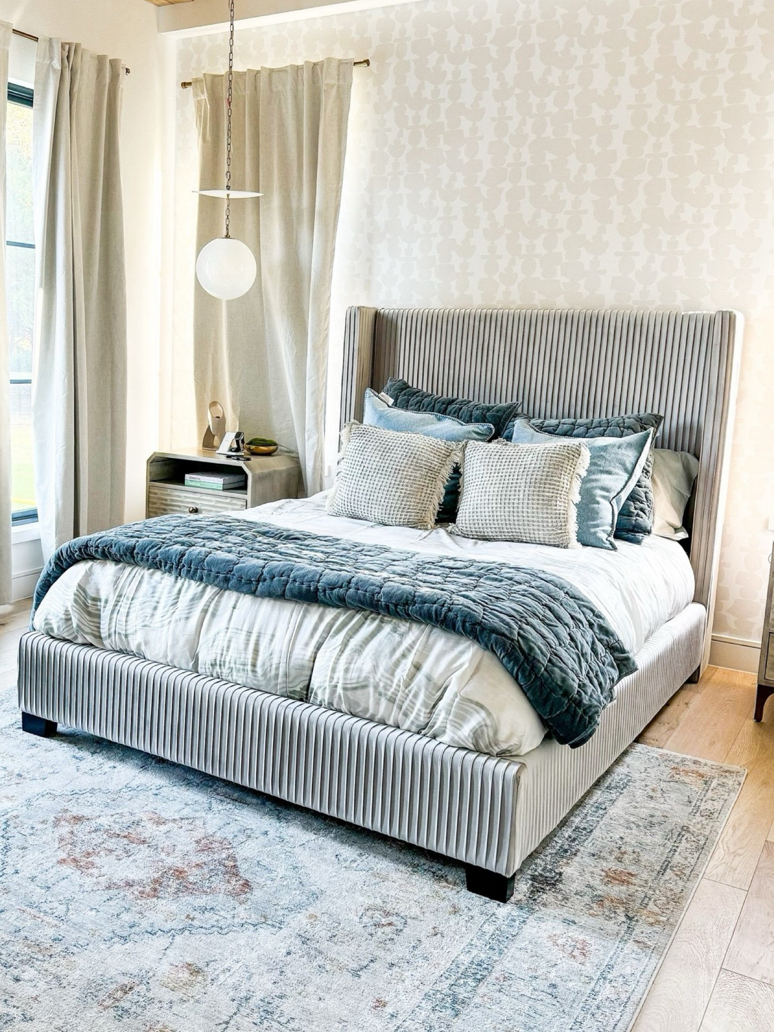 Bed frame on sale! 19% off queen and 20% off king!

#LTKhome #LTKsalealert