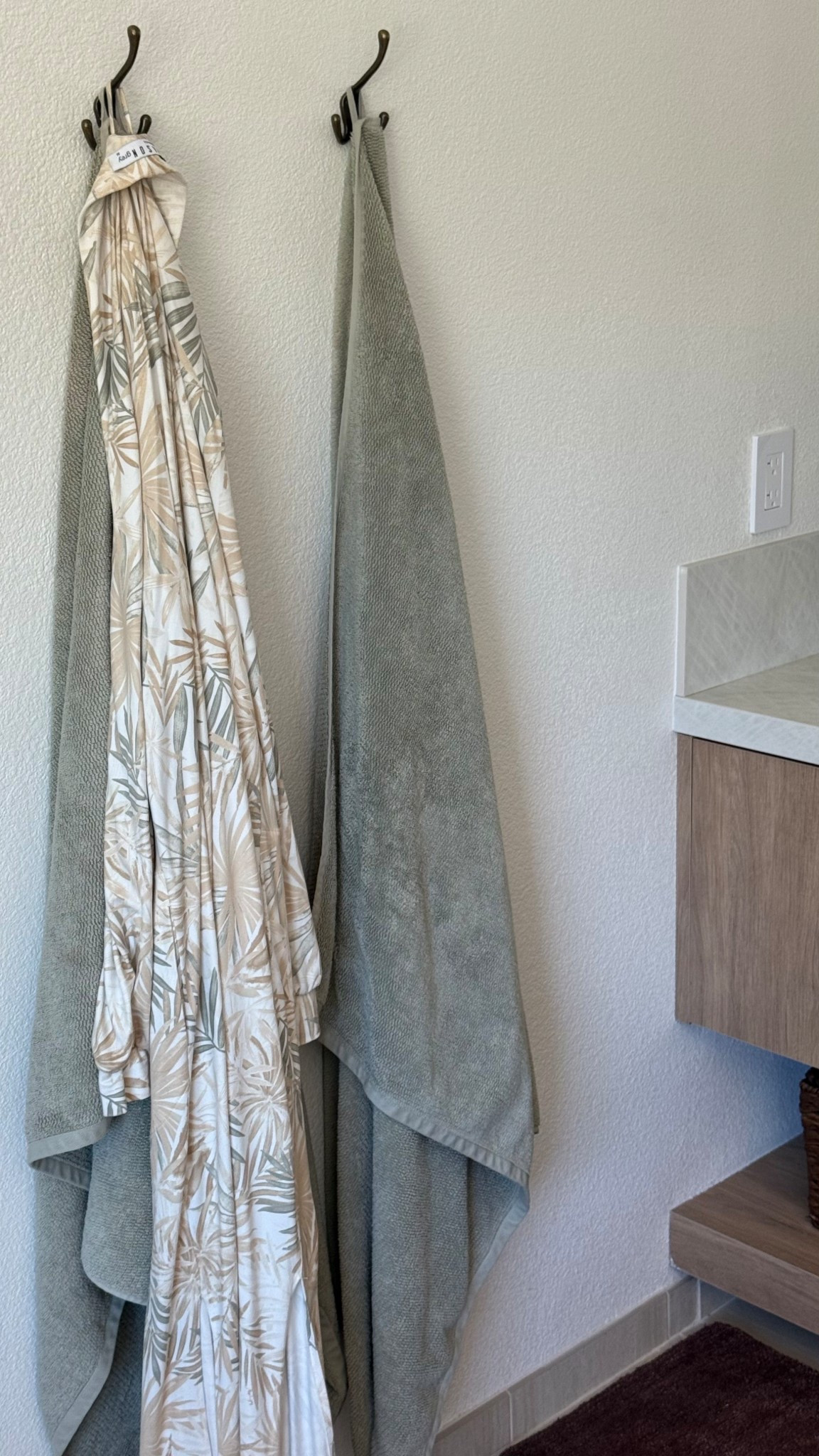 Robe & towels 