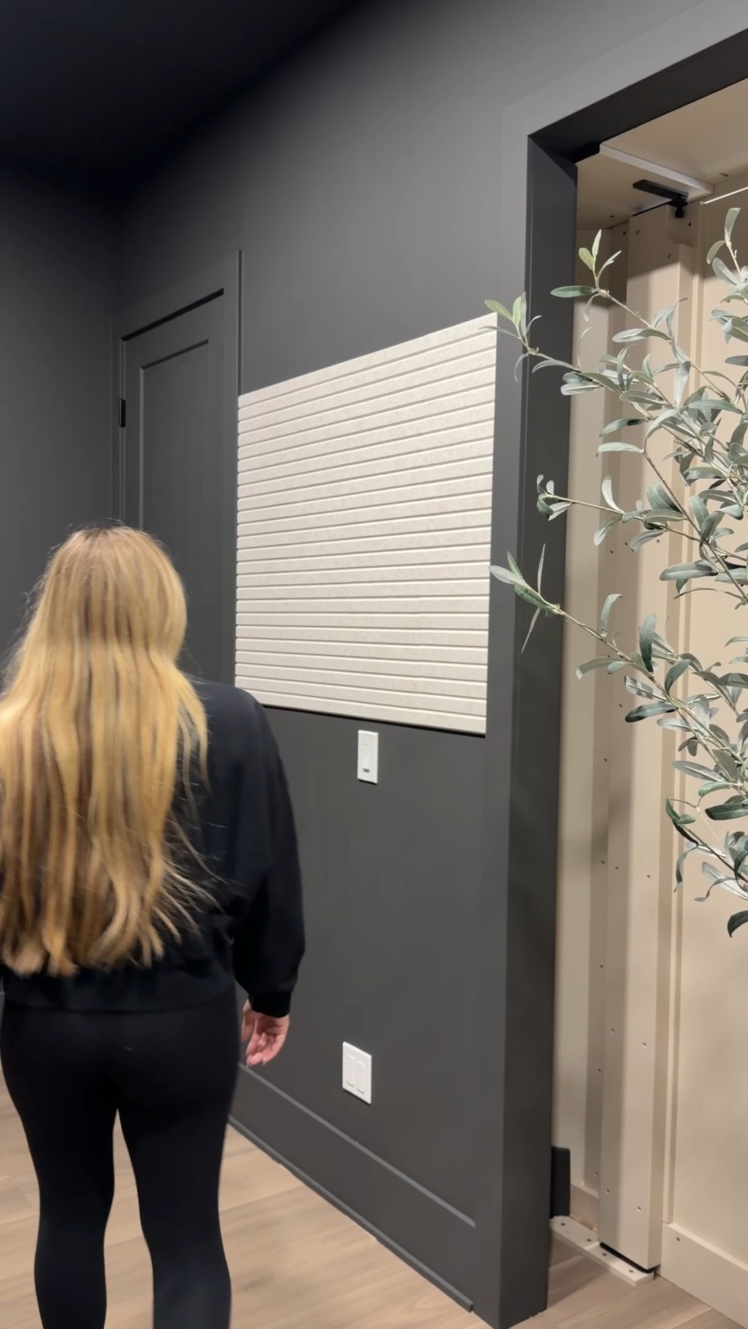 my fave way to display my daughters crafts, artwork and school papers. In the beginning to the month i take everything down and start fresh. i love seeing everything accumulate  ◡̈ then I take it down and keep my faves and pitch the rest. 

can you tell my kids have barely been to school this month 😅❄️

#LTKdayinmylife #LTKmomlife #LTKHome