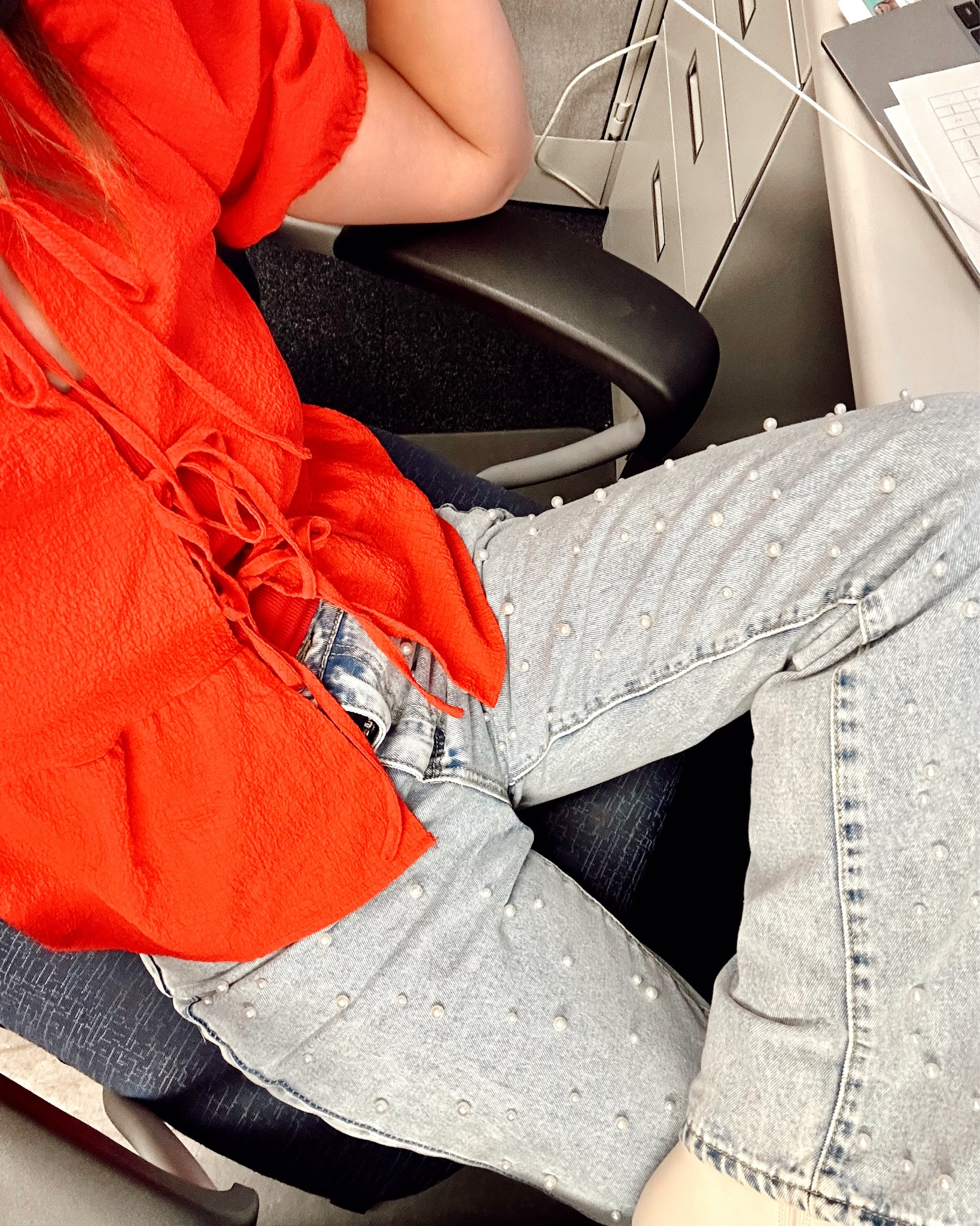 #monday at work when I’m supposed to be teleworking 😭 

#LTKFindsUnder50 #LTKWorkwear #LTKStyleTip