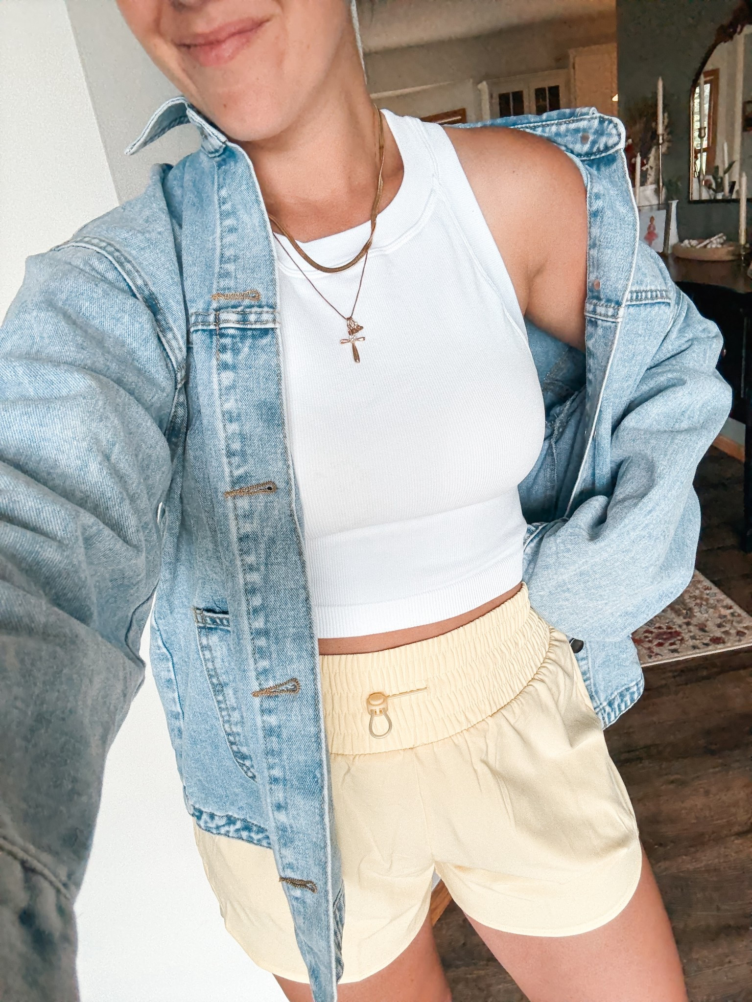 Loving this workout tank and workout shorts. Tank is ribbed and has a built in bra. Shorts have an underwear liner with zipper pockets.

Medium

#targetstyle #workoutoutfit #targetfinds #summeroutfit 

#LTKActive #LTKSummerEdit #LTKFindsUnder50