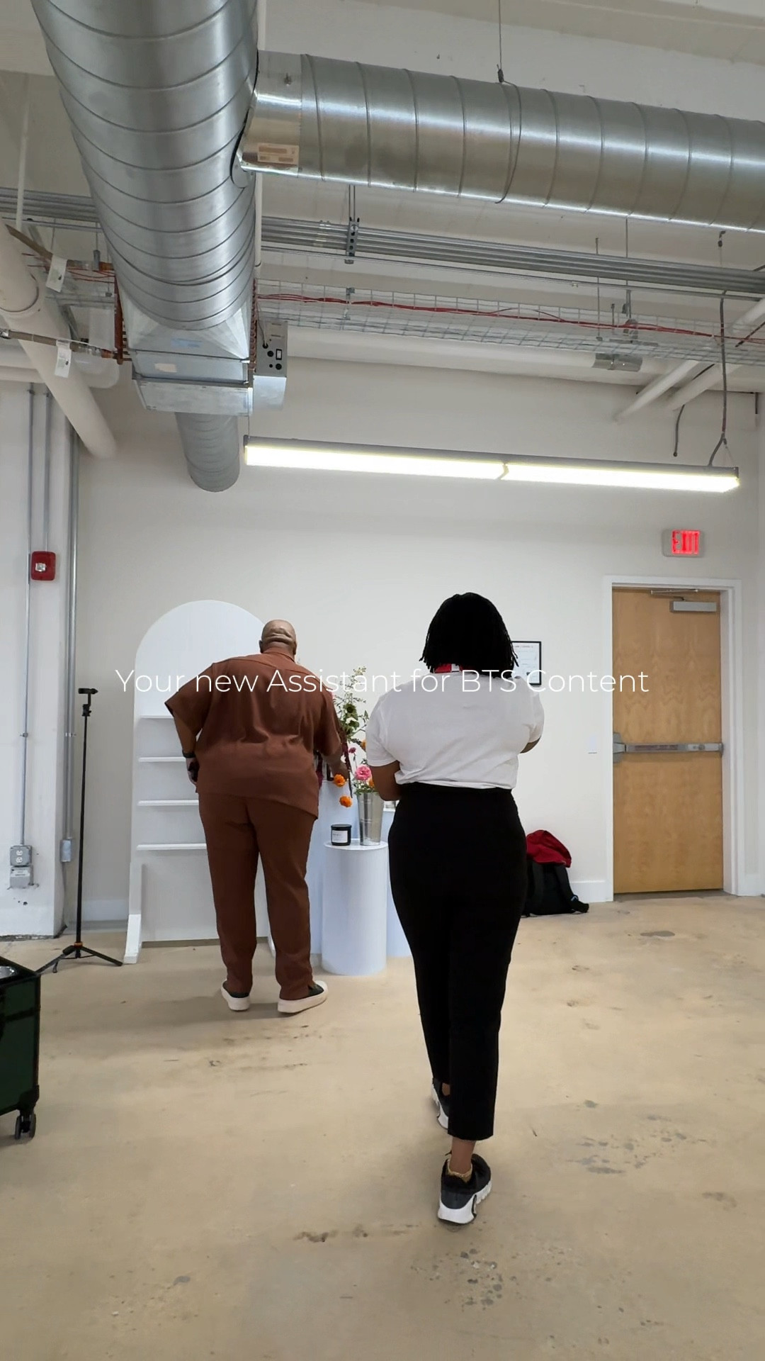 When you don’t have an assistant to capture your BTS, this DUO is your go-to!  #contentcreator #creatortips