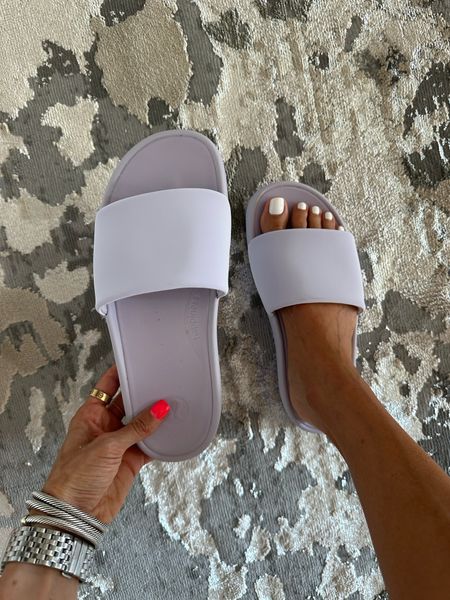 Lululemon super comfy slide sandals size 6 

#LTKshoecrush #LTKGiftGuide #LTKfindsunder50
