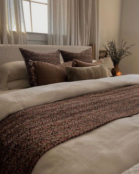 Bedding details ✨


bedroom design, vintage finds, kantha quilt, throw pillow, bedroom decor 

#LTKhome #LTKunder100 #LTKstyletip