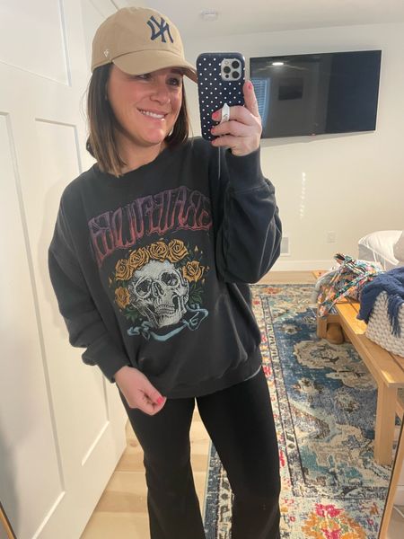 Mom getup for a day of fun with the kids. American eagle graphic sweatshirt and yankee hat! Best flared leggings around with a super high waist! 

#LTKfamily #LTKstyletip #LTKunder50