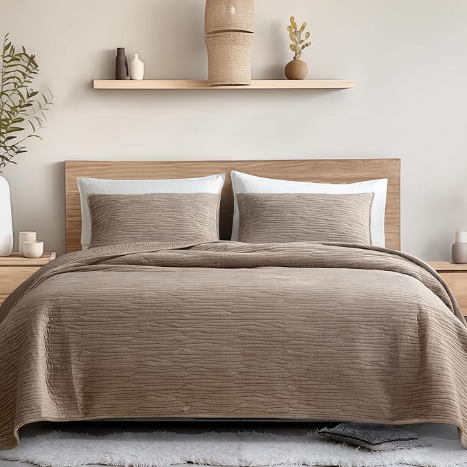 SHALALA Velvet Quilt Queen Size,Lightweigh Relaxed Stitch Striped Bedding Set Smooth-Textured, Mo... | Amazon (US)