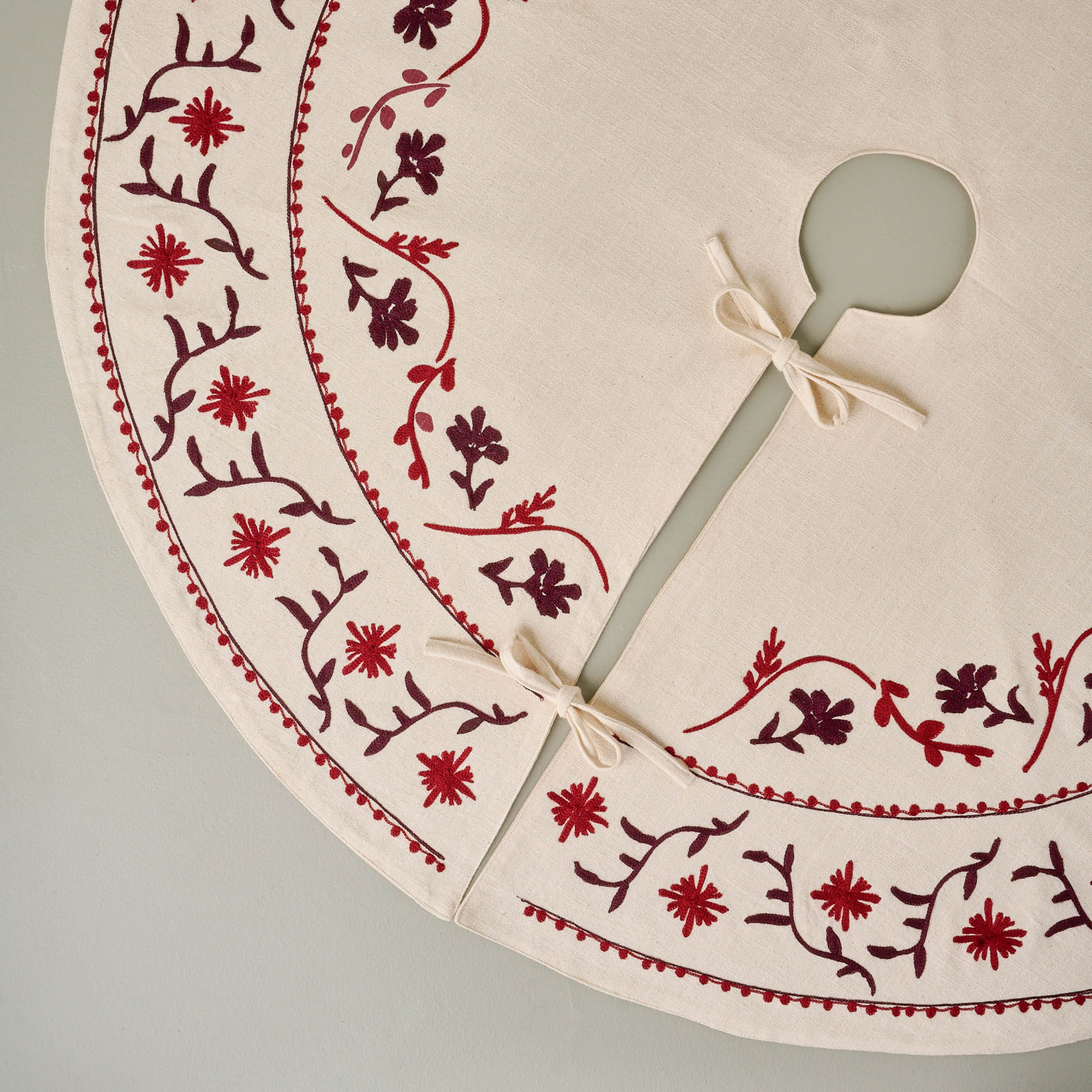 Embroidered Amaryllis Tree Skirt | Magnolia