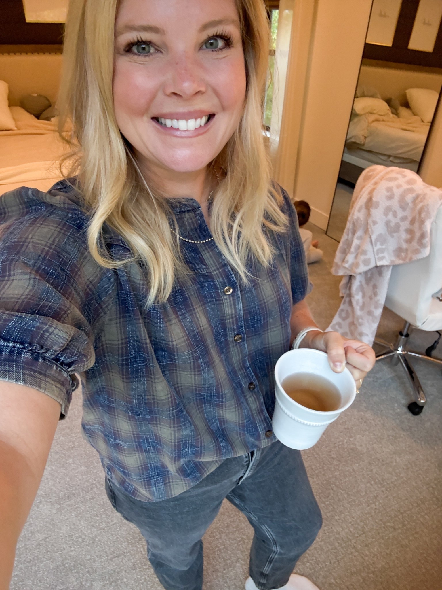 The softest fall/winter shirt. The quality is a 10/10, and the details on the puff sleeve take it up a notch! It’s not too long, and easily can be tucked into jeans. 

#LTKFamily #LTKStyleTip #LTKMidsize