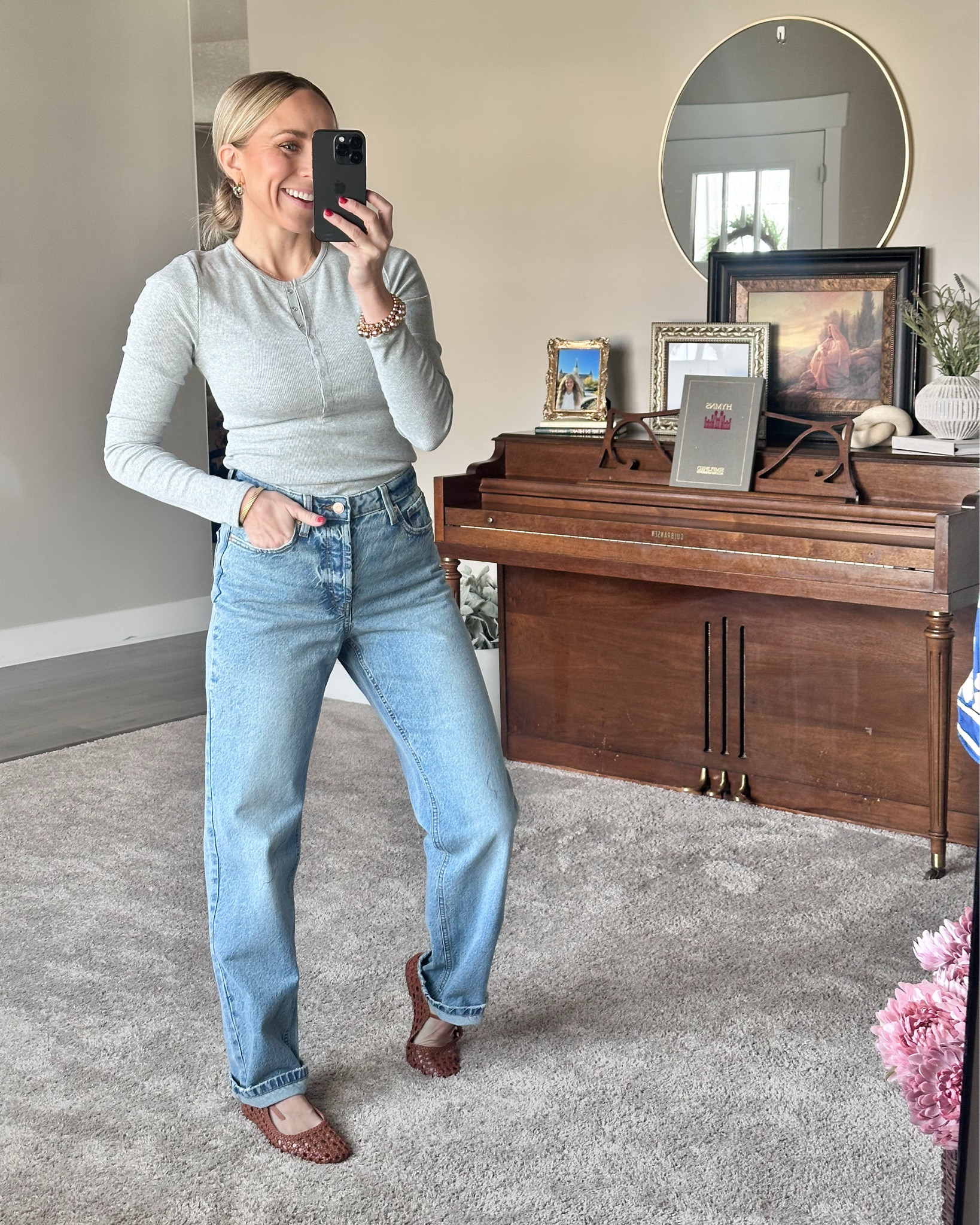 1 pair of jeans styled four ways!

All tops are a size small and my true to sizes. 

I have these jeans in a size 2 and 4. My true to size and a size up.🤣 can’t decide which fit I like better.🤣 I would go true to size for a true fit. 

#LTKStyleTip #LTKFindsUnder50