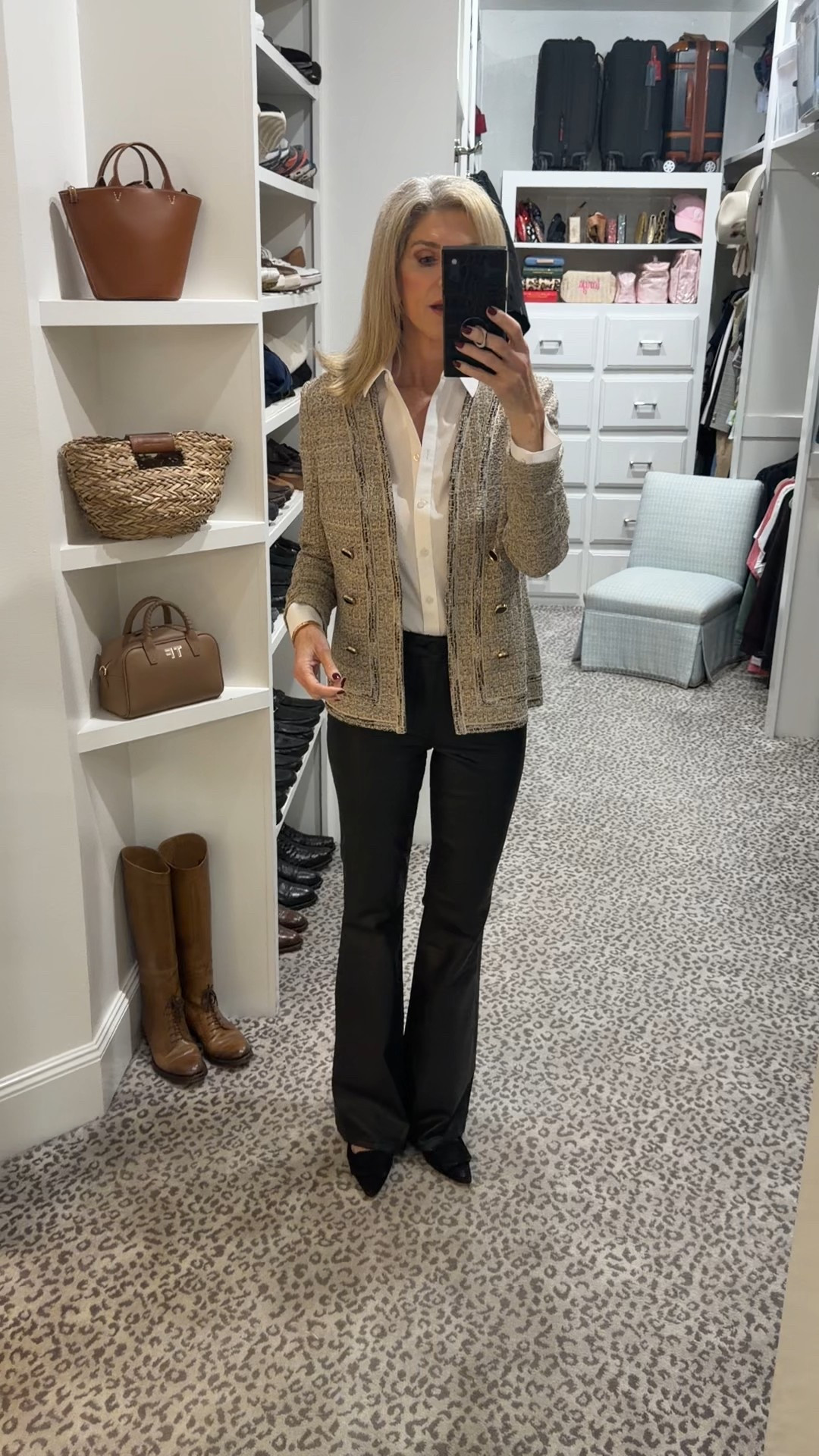 Gorgeous style for fall 

0 shirt, XS jacket and 4 jeans 

#LTKStyleTip #LTKSeasonal #LTKOver40