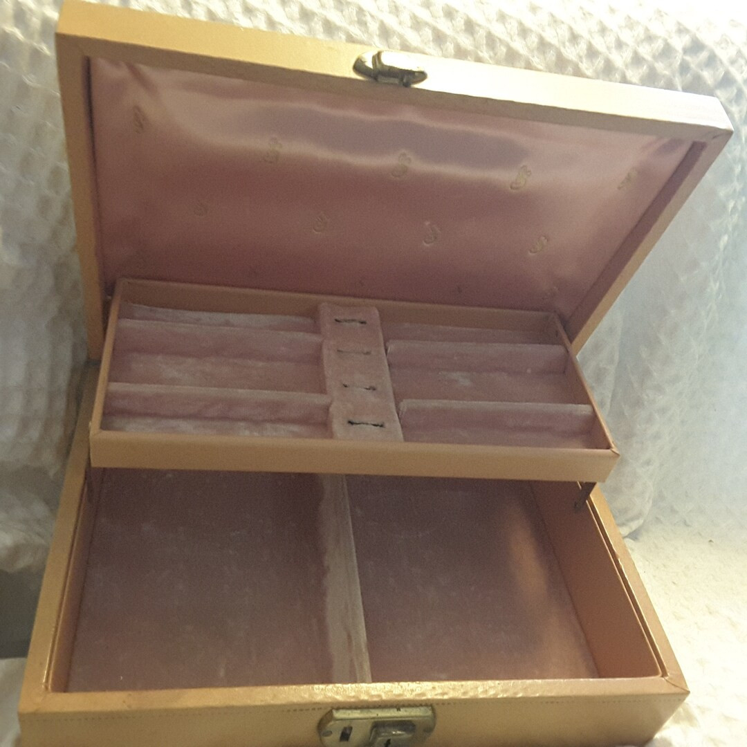 Vintage Mele leatherette jewelry box in rose beige with light pink crushed velvet interior top co... | Etsy (US)