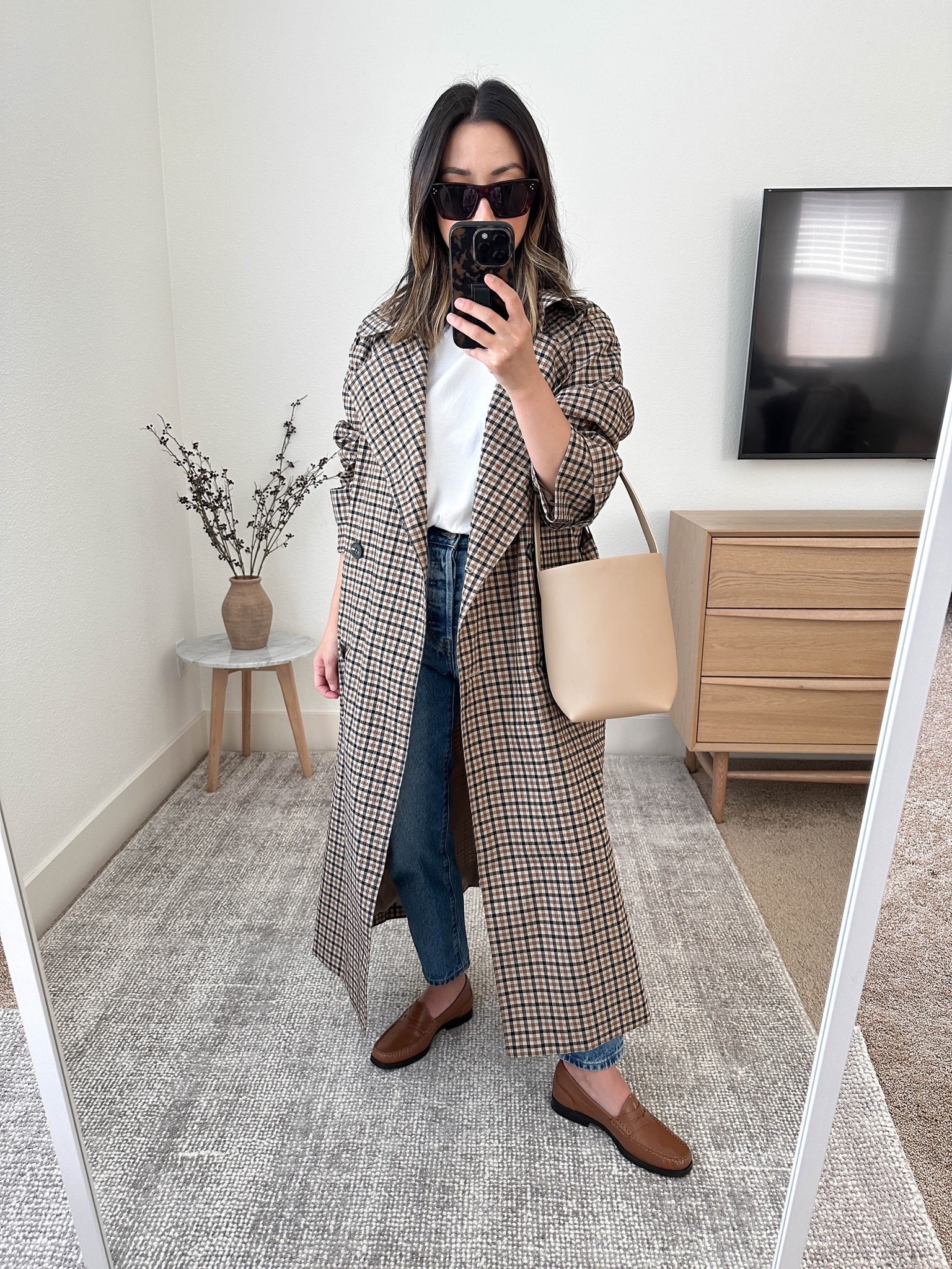 Cognac penny loafers on major sale! Under $100 and come in four colors. 

ASOS trench (old, linked similar)
Everlane tee medium 
Levi’s 501 jeans 24
Marc Joseph loafers 5
The row tote 
Celine sunglasses 

 Fall outfits, loafers, jeans, petite style 

#LTKsalealert #LTKshoecrush #LTKfindsunder100
