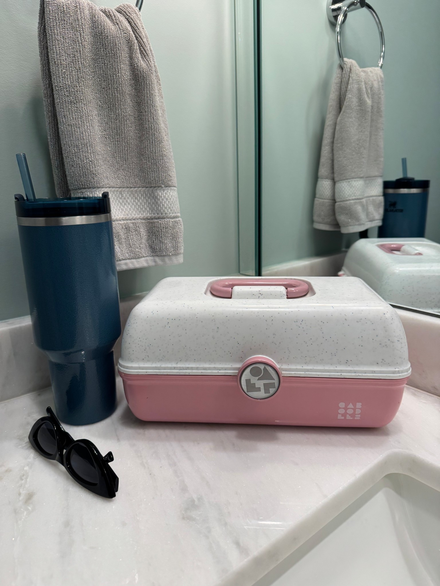I love this caboodle for my makeup 🥰

The boys call it my tackle box lol 

#LTKGiftGuide #LTKBeauty #LTKTravel