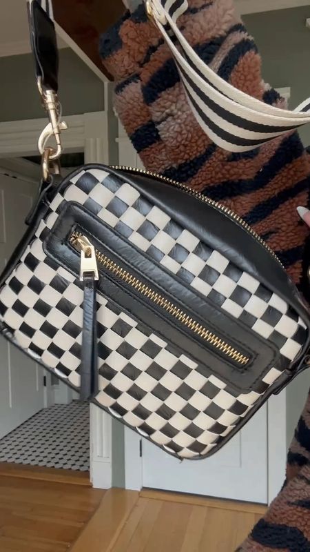 This bag is the cutest little daily bag and only $25!!! Run don’t walk ! 🖤🏁

#LTKfindsunder50 #LTKstyletip #LTKxTarget
