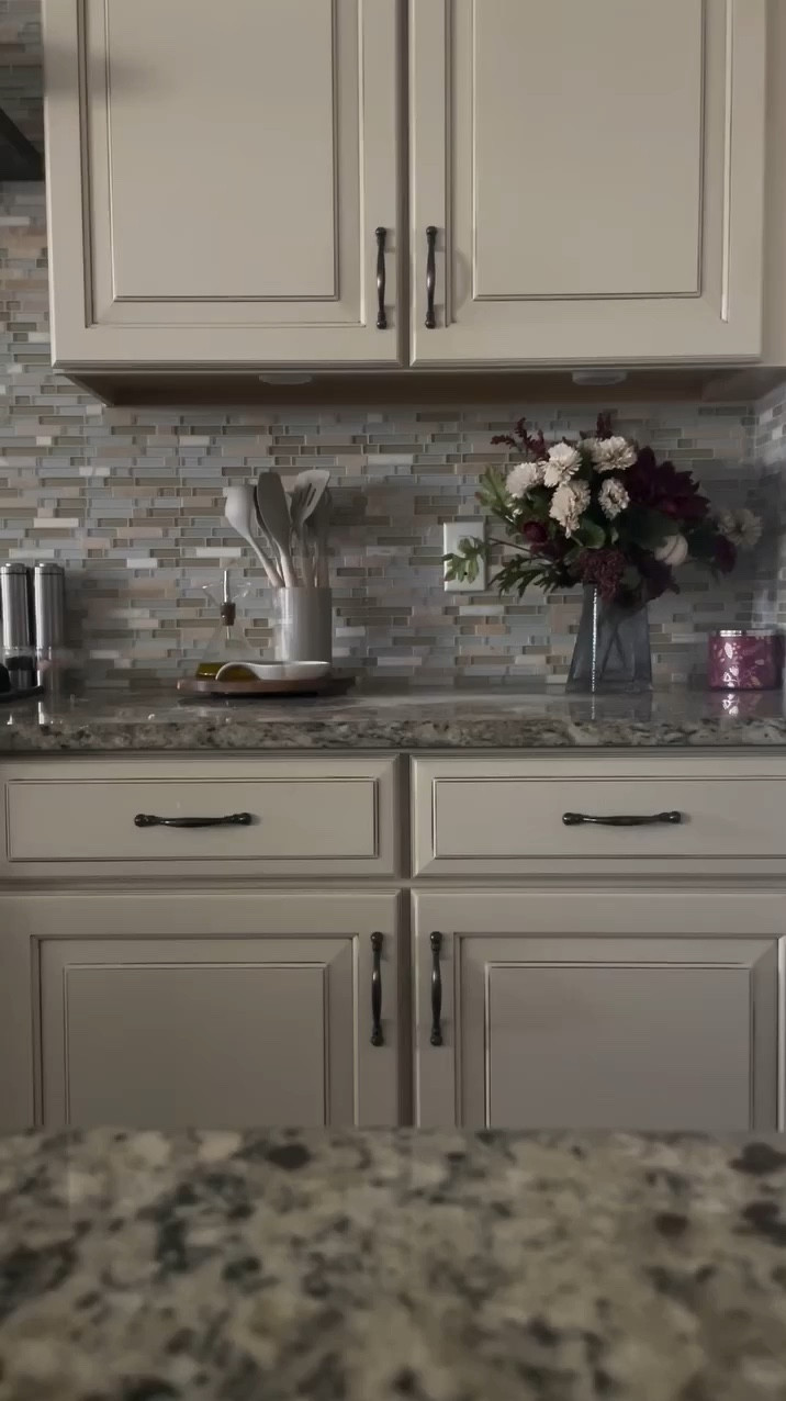 🚨 PRICE DROP on my under cabinet lighting pucks! 

#diyproject
#homeimprovement 

#LTKSaleAlert #LTKVideo #LTKHome