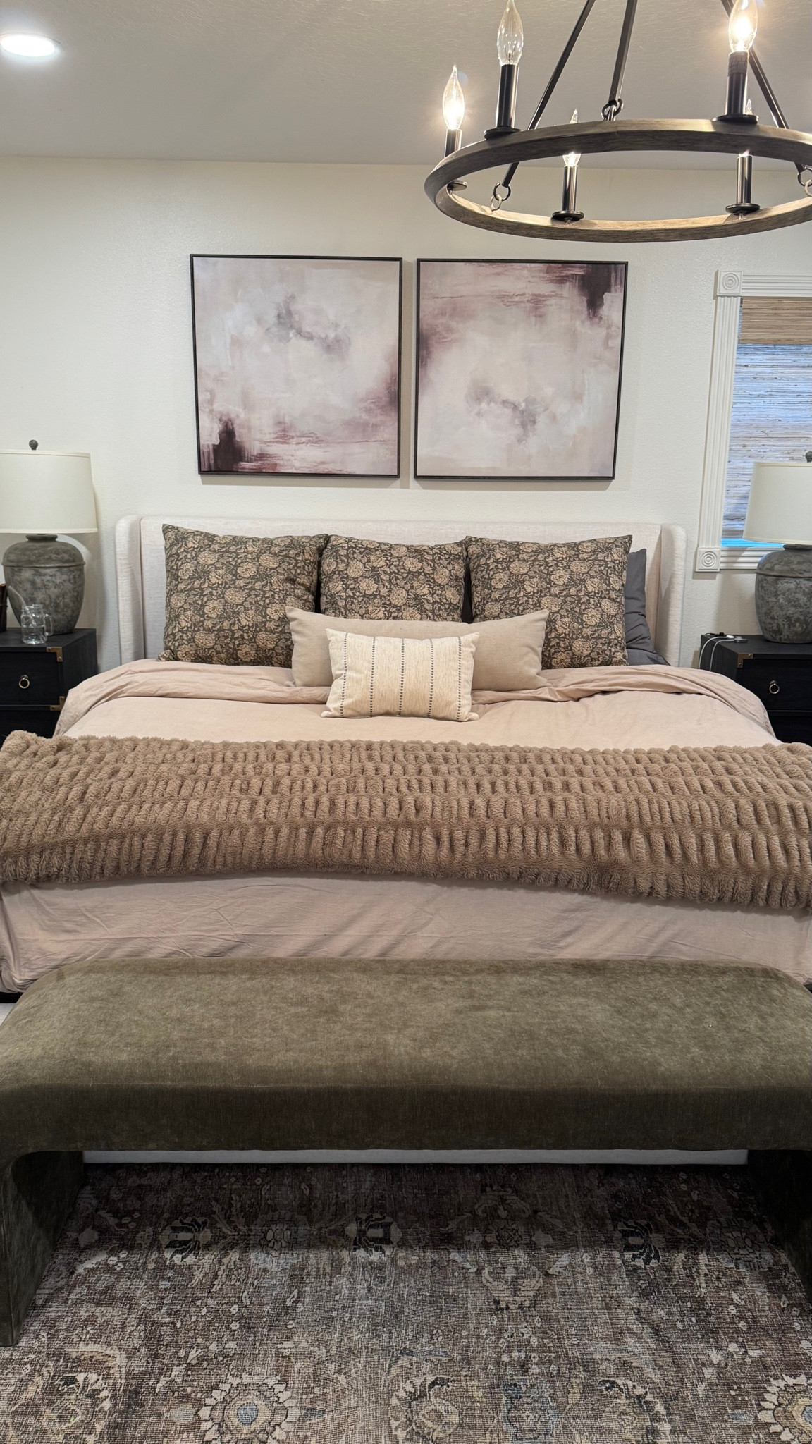 Here is all the links to my bedroom! 😍

#LauraBeverlin #Bedroom #HomeDecor #Home 