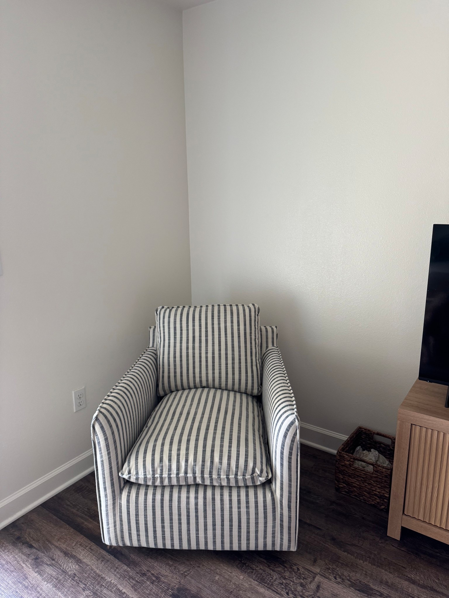 Perfect, affordable accent chair!! 

#LTKHome