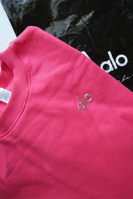 new alo yoga accolade crew neck pullover in color pink summer crush