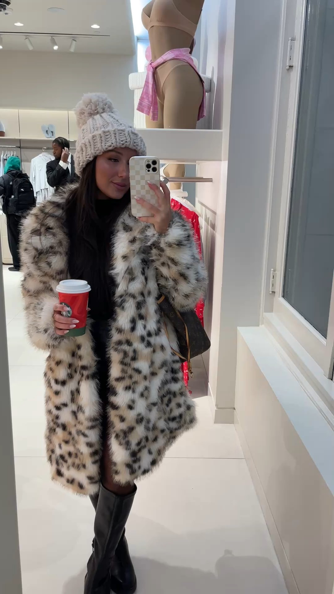 NYC winter outfit ❄️☃️

#LTKHoliday #LTKGiftGuide #LTKSaleAlert