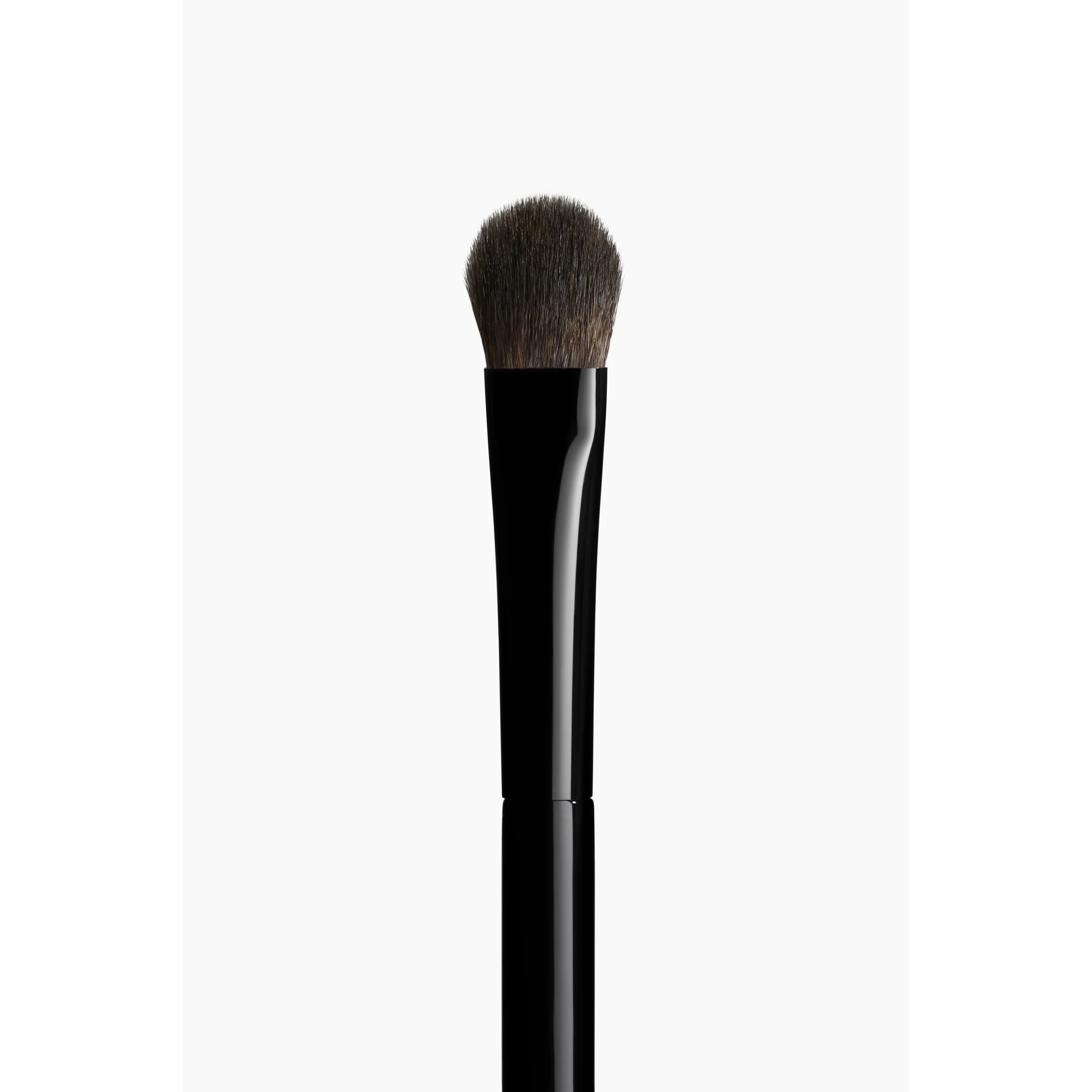 LES PINCEAUX DE CHANEL Flat eyeshadow brush n°202  | CHANEL | Chanel, Inc. (US)