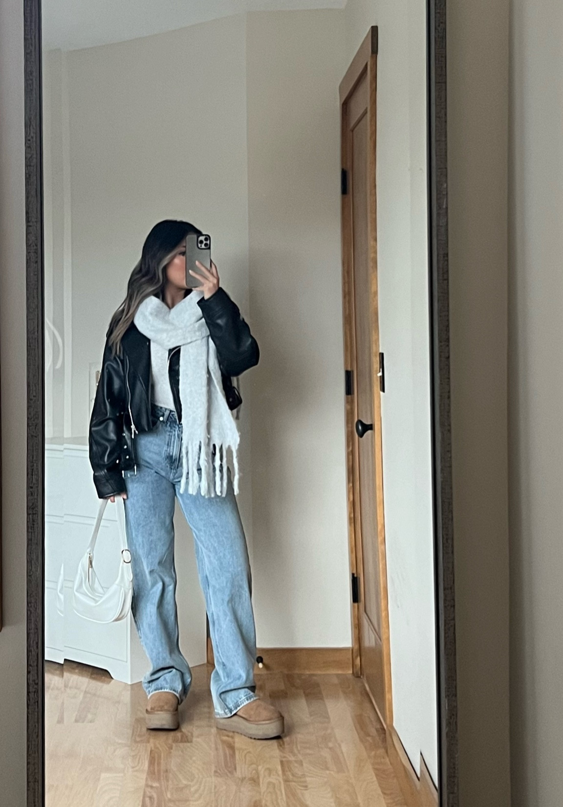 Cool girl fit❄️✨

Leather jacket @ Zara
Bodysuit @ Abercrombie
Jeans @ whitefoxboutique
Shoes @ UGG
Bag @ glassons
Scarf @ H&M 

#LTKstyletip #LTKSeasonal