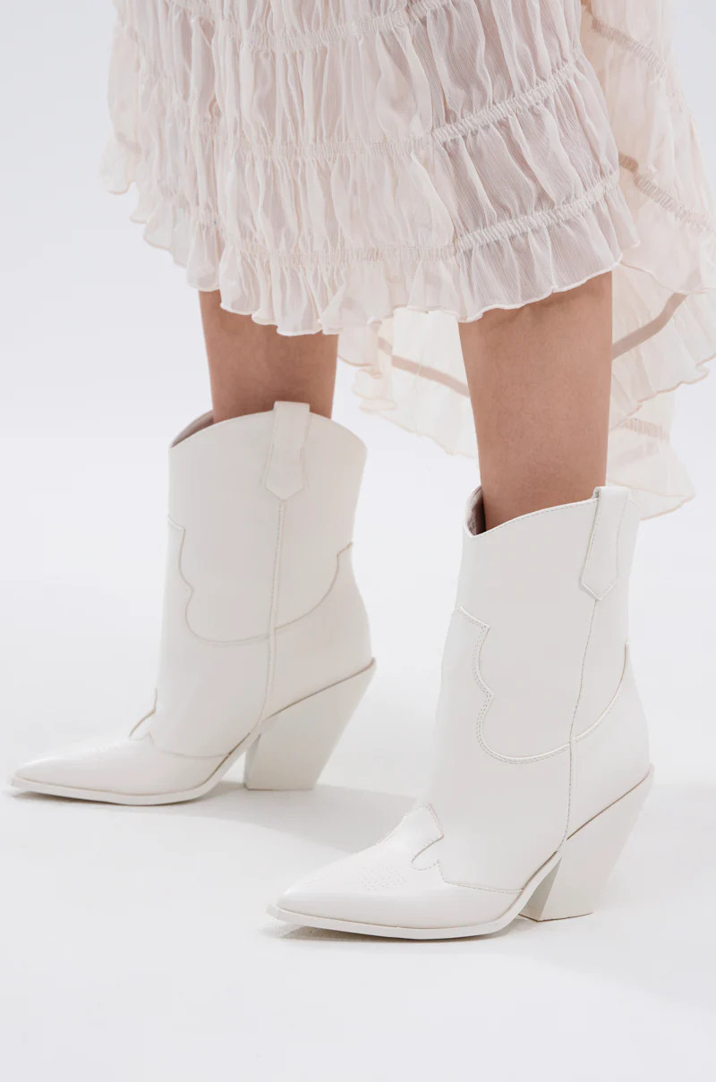AKIRA Azalea Wang Briggitta Western Cowboy Bootie | White | Size 11 | AKIRA