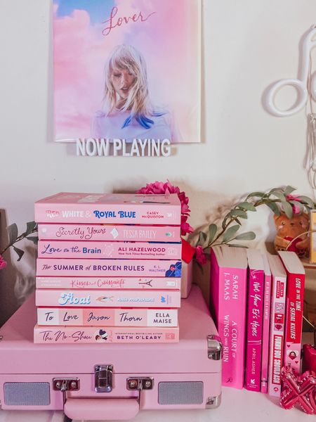 On Wednesday We Read Pink! 💗📖 Sharing more of my pink books! I do love how they are all displayed and I love staring at them. 👀 If it was possible I would want to collect all the pink books to have a pink themed book shelf! 💖 Is there a pink book you want? 🤔