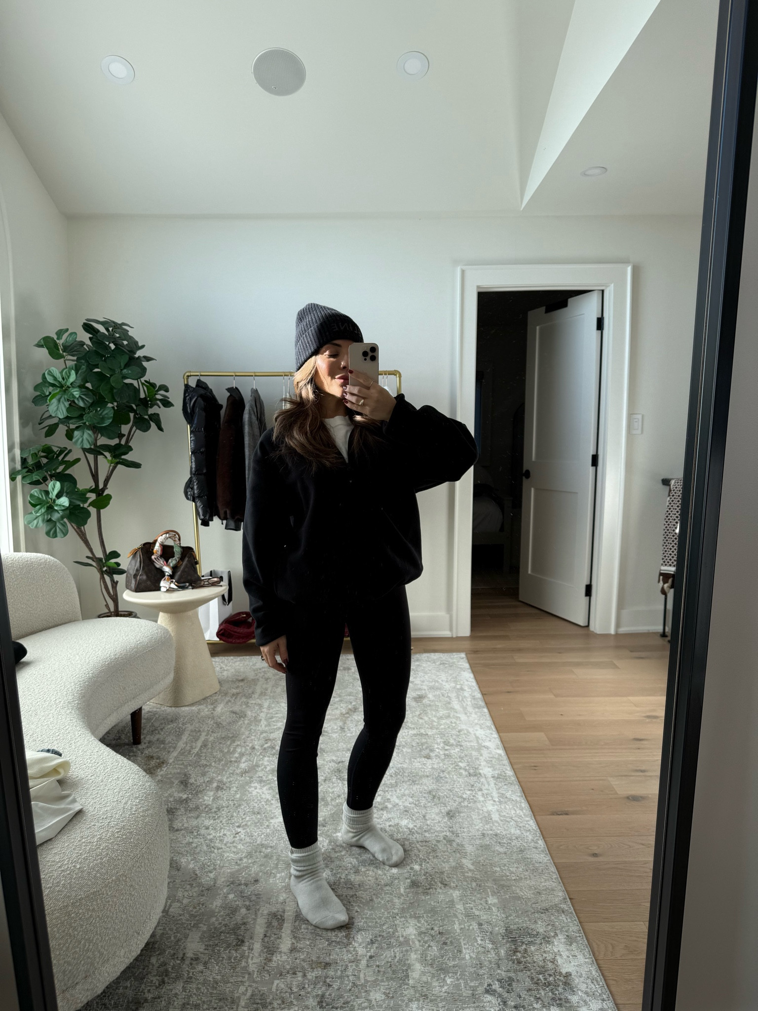 Sweater - XS
tshirt - XS
Leggings - XS

#LTKtravel #LTKworkwear #LTKstyletip