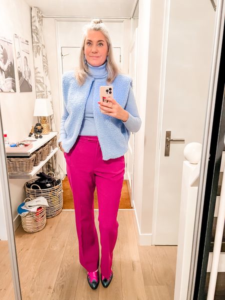 Outfits of the week

How fun is this baby blue and purple combination?! 

Light blue teddy vest is from a local boutique that can’t be linked. Paired with a baby blue turtleneck sweater and purple wide legged trousers (old Zara, XL). 



#LTKeurope #LTKworkwear #LTKstyletip
