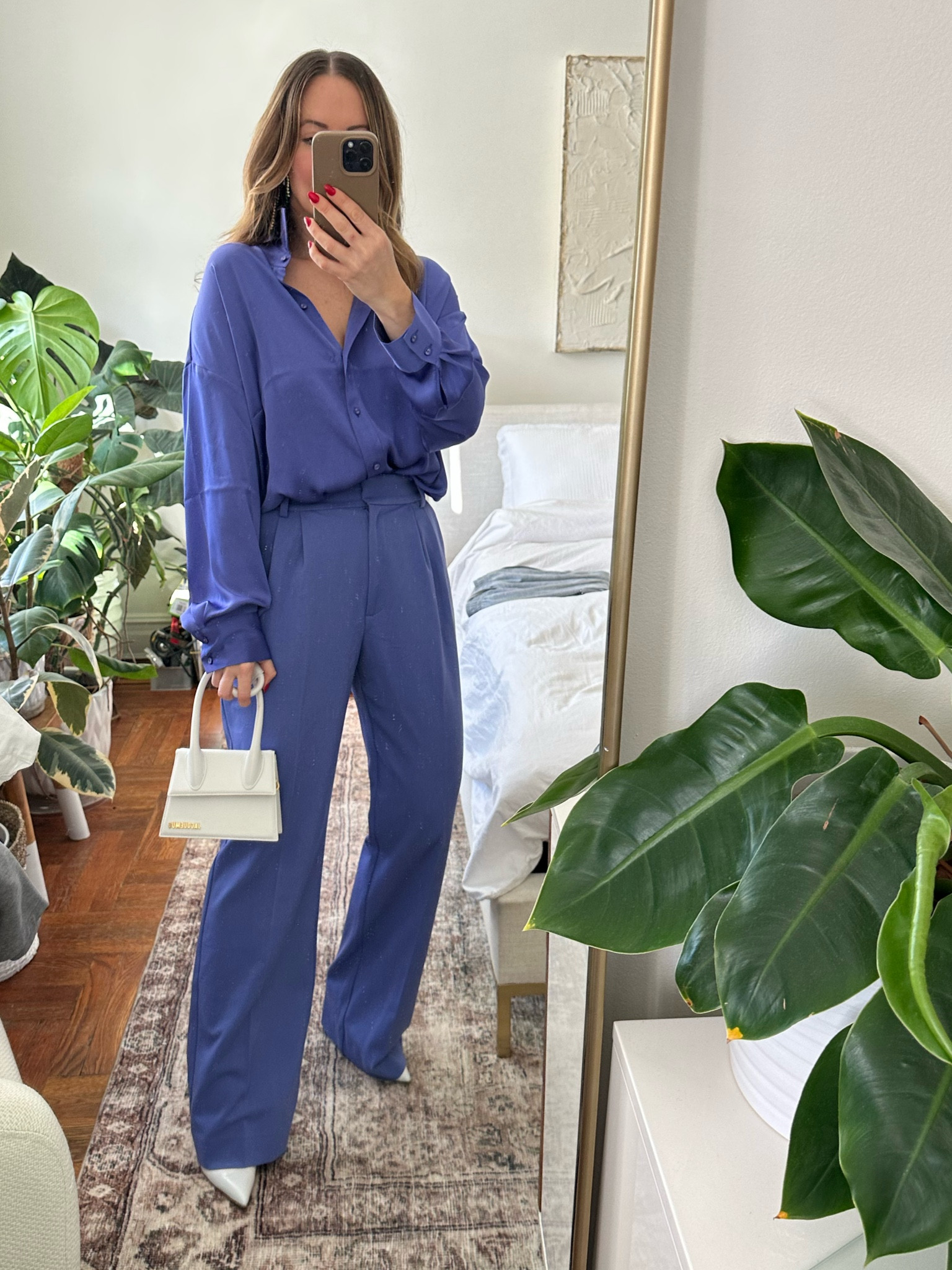 Pants run TTS but if in between sizes, size up. I am wearing a size 6. Top runs a little big. If in between sizes, size down. I am in a M.  Quality is beautiful! 