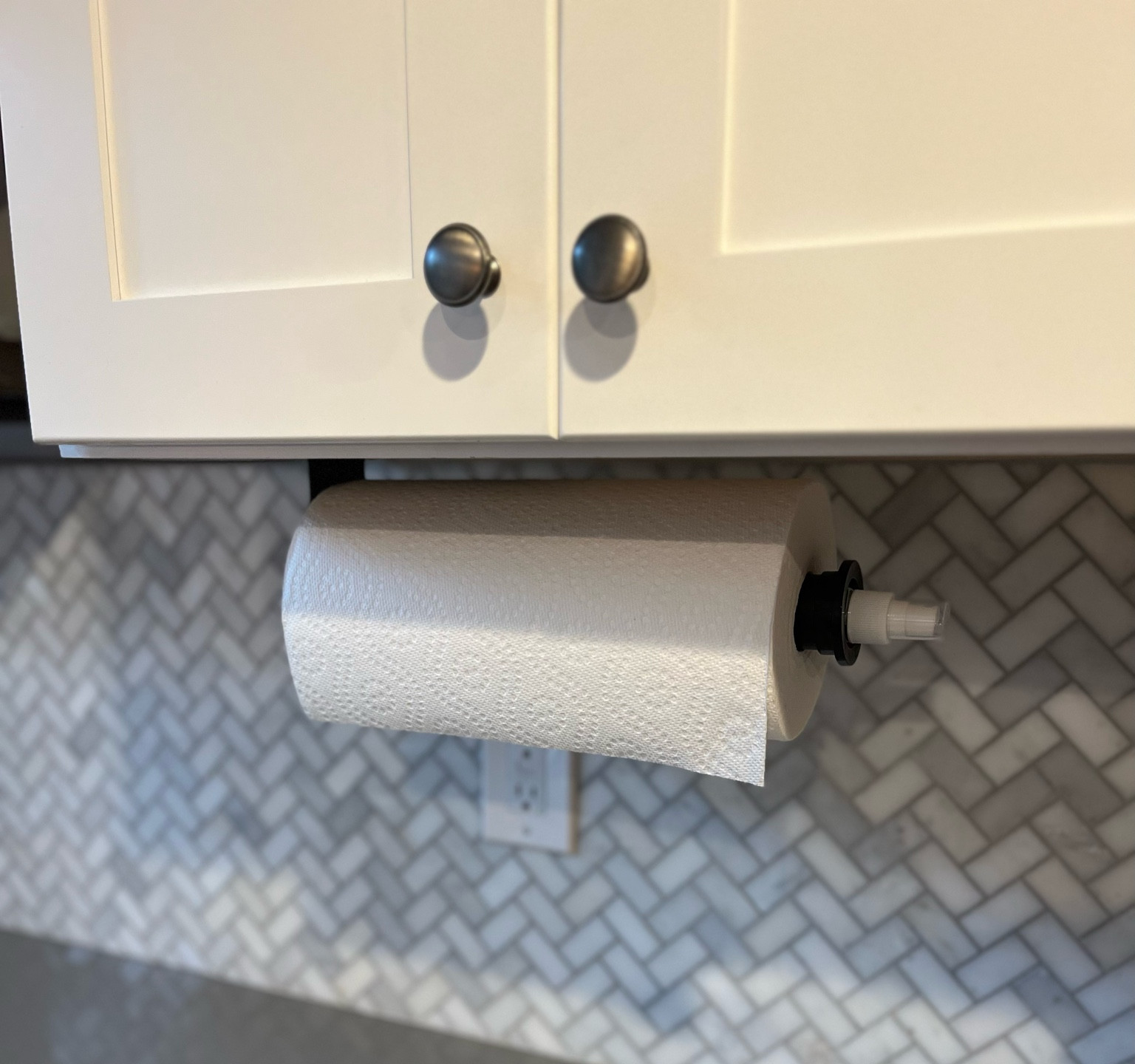 Paper Towel Holder with an extra helper!

It’s the busiest time of year and it’s all hands on deck in this house! We love this paper towel holder that has a small plastic spray bottle inside that you can fill with whatever solution you prefer. I opted for window cleaner because we have a lot of windows in our open floor plan and now the kids can easily help with! I even found my husband, unprompted by me, using it for house projects. Love when we find easy solutions that help everyone in the house!

Check out @spaceaid_official or our Like To Know shop in the link in our profile to order. 
.
.
.
#organizingproducts #organizingtips #organizingideas #organizedlife #choresinthishouse 

