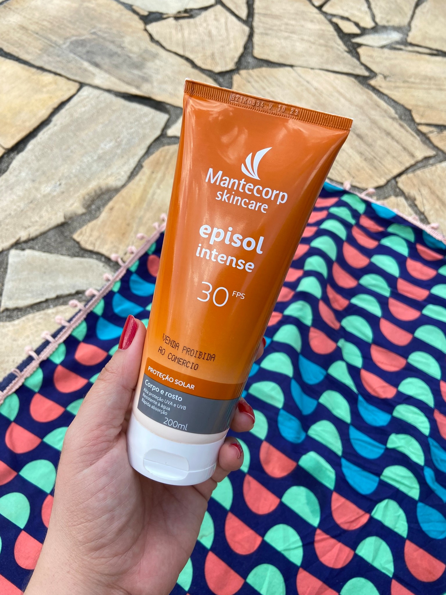 Protetor Solar Corpo e Rosto Episol FPS 60 Intense 200ml
716740
Episol Intense FPS 60 oferece alta proteção contra radiação UV e IV, ação hidratante de até 12 horas e ativos antioxidantes que preservam o colágeno da pele. Resistente à água, suor e cloro, pode ser aplicado na pele molhada. Fornece proteção imediata. Pode ser usado diariamente.

#LTKmodapraia #LTKbrasil #LTKviagem