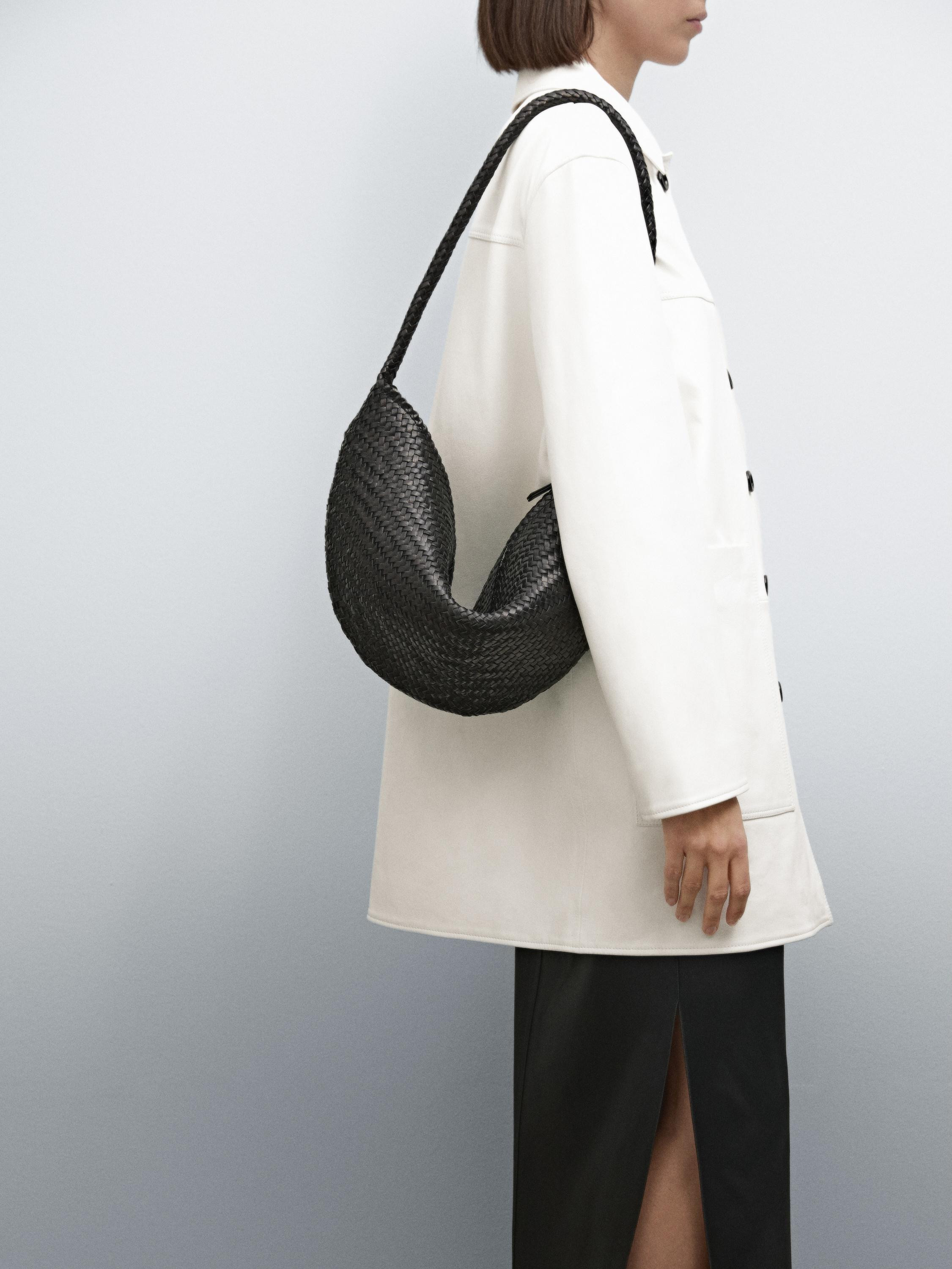 Handbag made of cowhide leather with a nappa finish. Thin crossbody strap. Zip fastening. Braided... | Massimo Dutti US