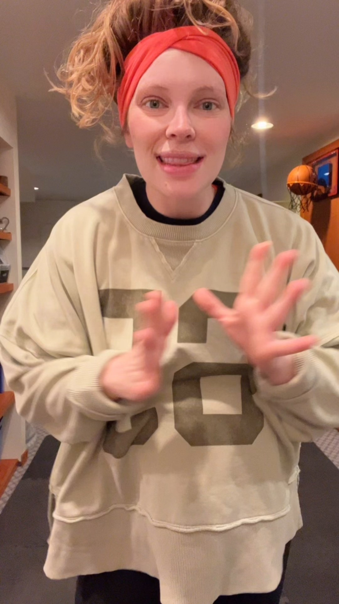 Workout fit of the day! 🥰❤️

Size medium in bottoms, size large in tops + bra! 31 weeks 6 days!!! 