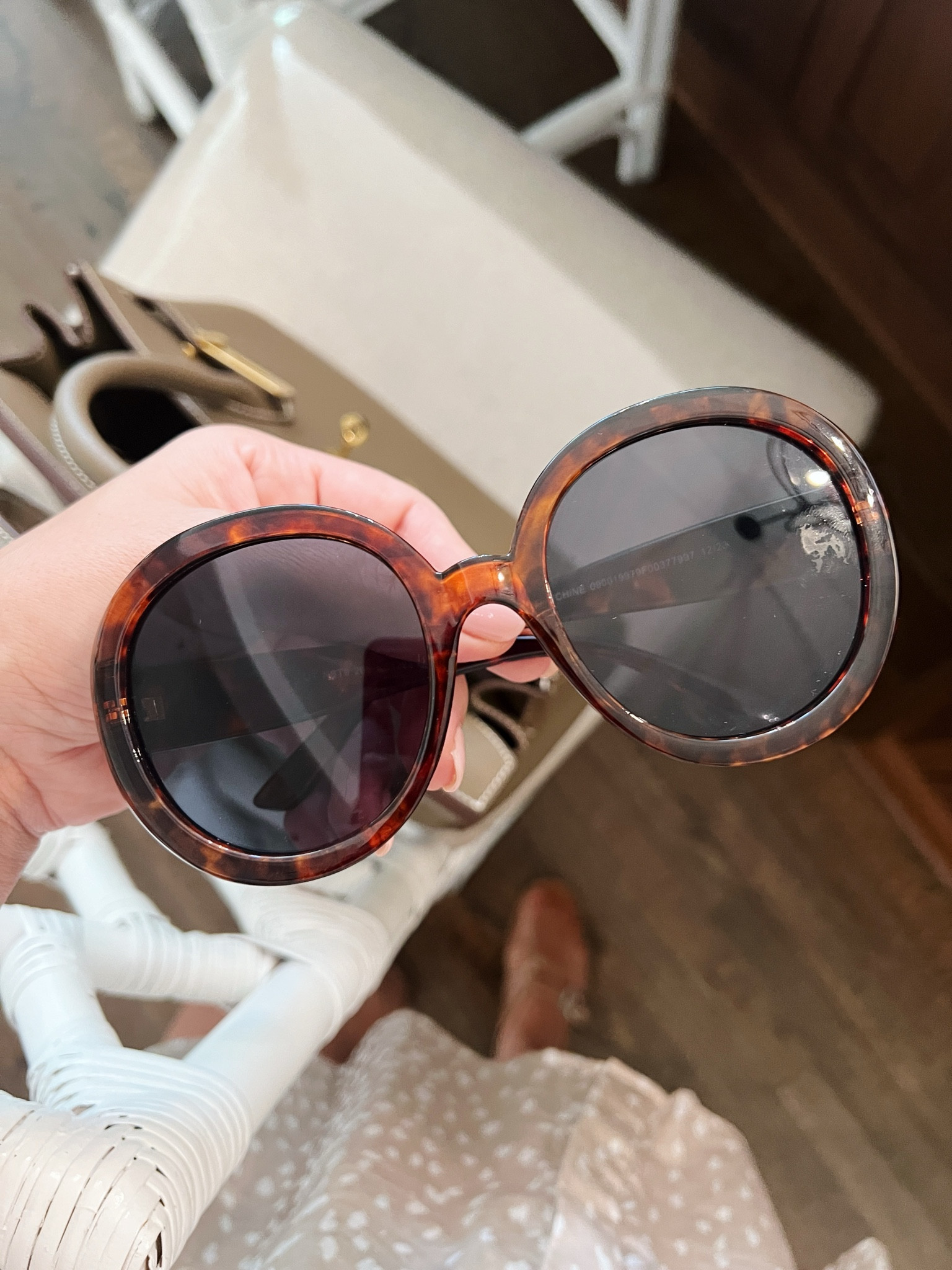 Oversized round tortoise sunglasses under $20

#LTKFindsUnder50