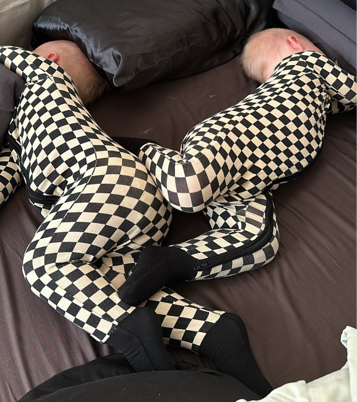 🖤🤍 checkered zipper onesie 

#LTKKids #LTKFamily #LTKBaby