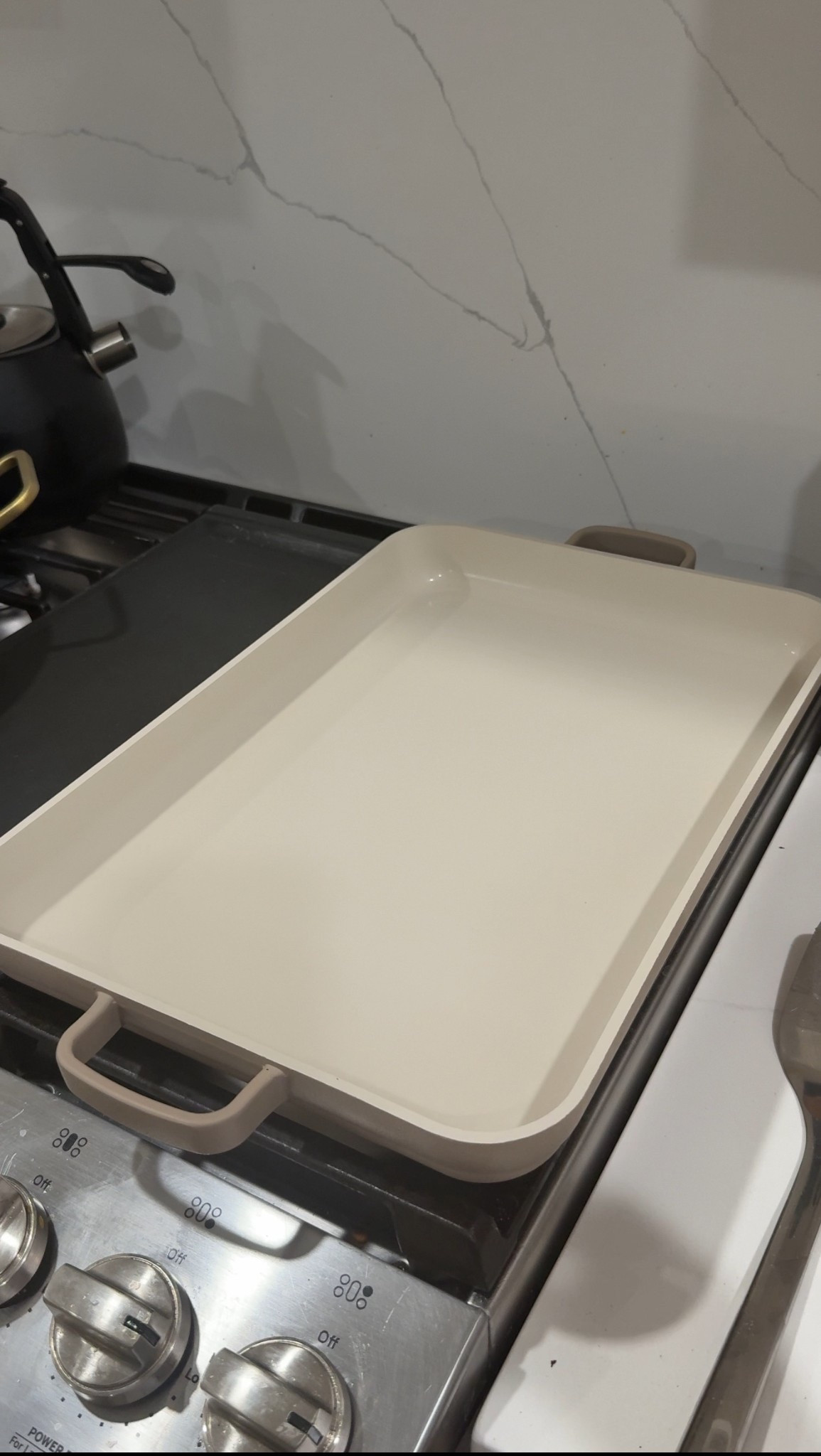 My favorite griddle pan! You can cook and bake with it #amazonfinds 