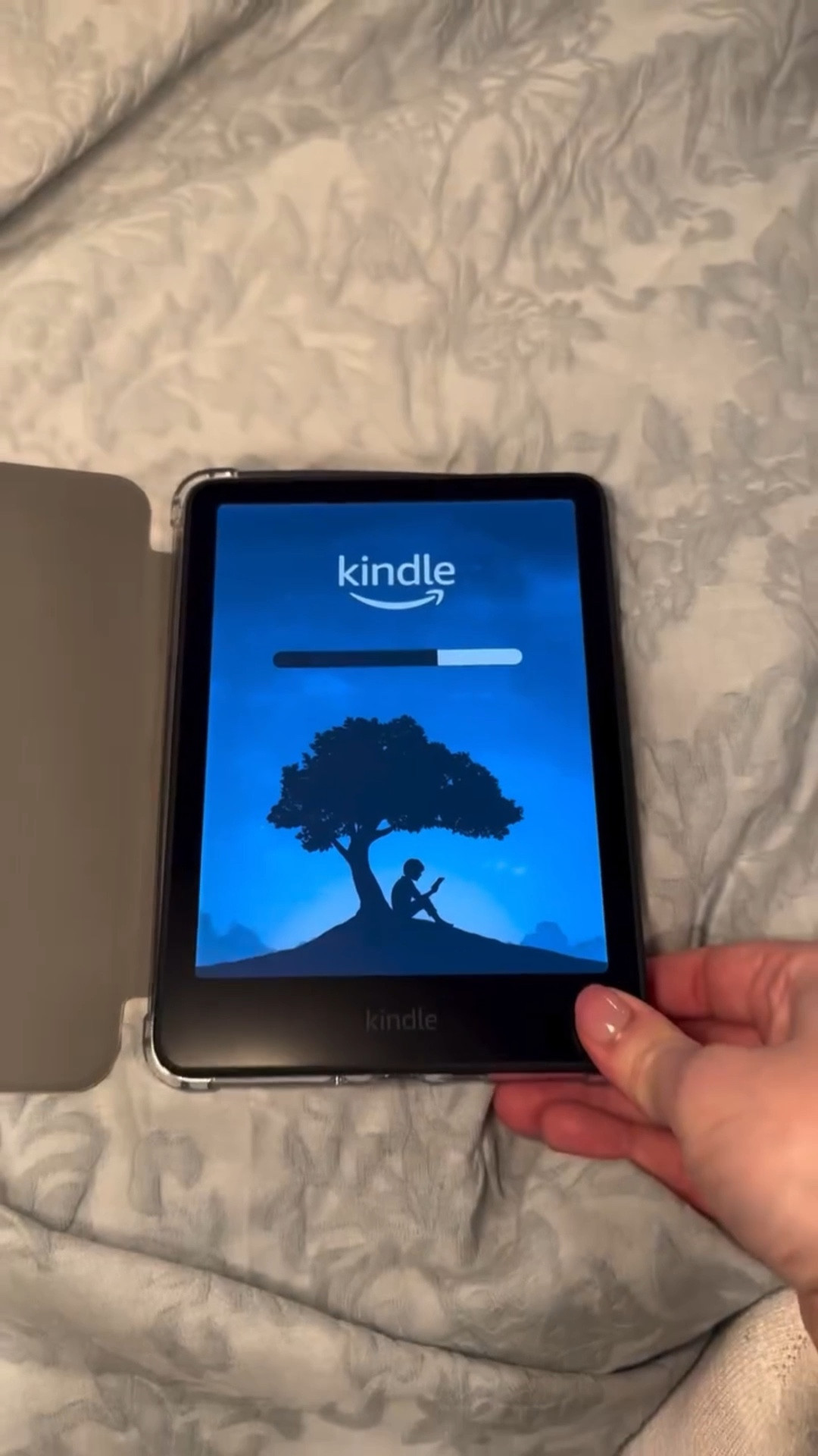 So excited about my new Kindle! Can’t wait to read all the books 🥰

#booktok #kindlecolorsoft #kindle #bookish