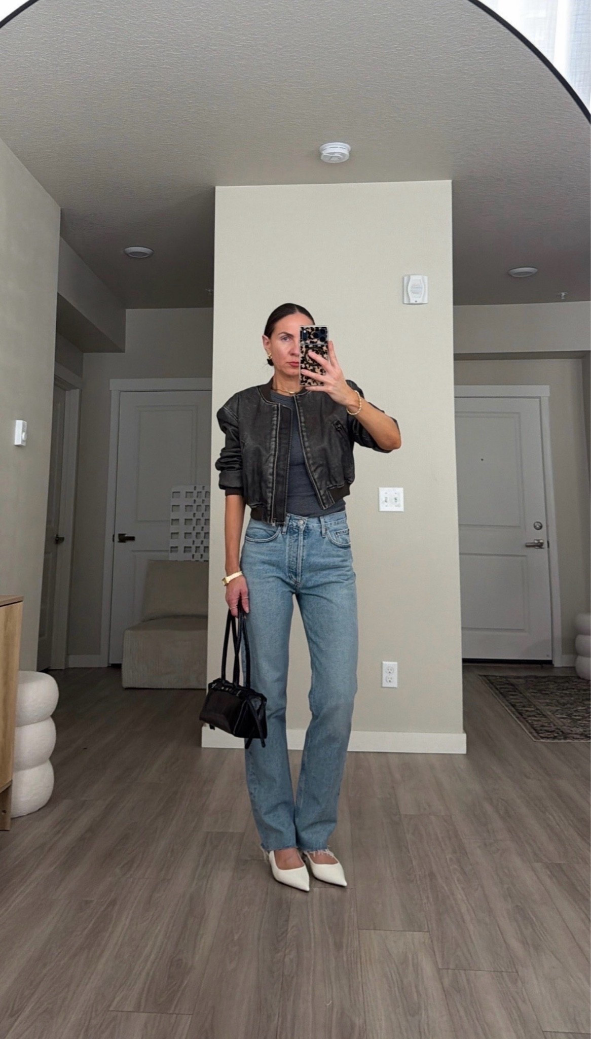 Wearing 25 in jeans and size small in jacket.  I’m 5’7’